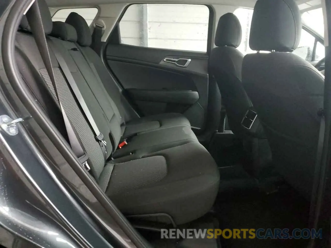 11 Photograph of a damaged car KNDPUCDF7R7312324 KIA SPORTAGE 2024