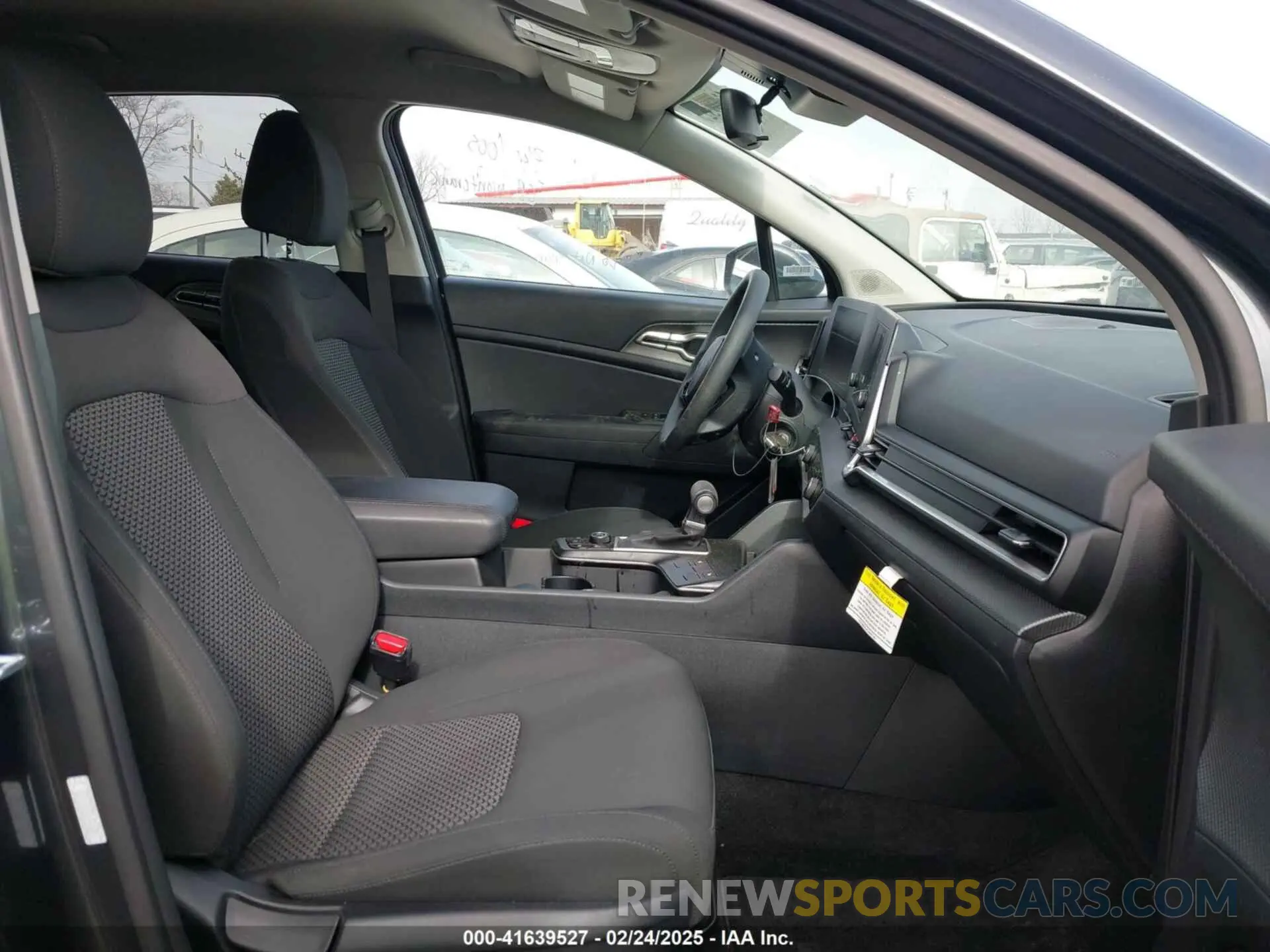 5 Photograph of a damaged car KNDPUCDFXR7308560 KIA SPORTAGE 2024