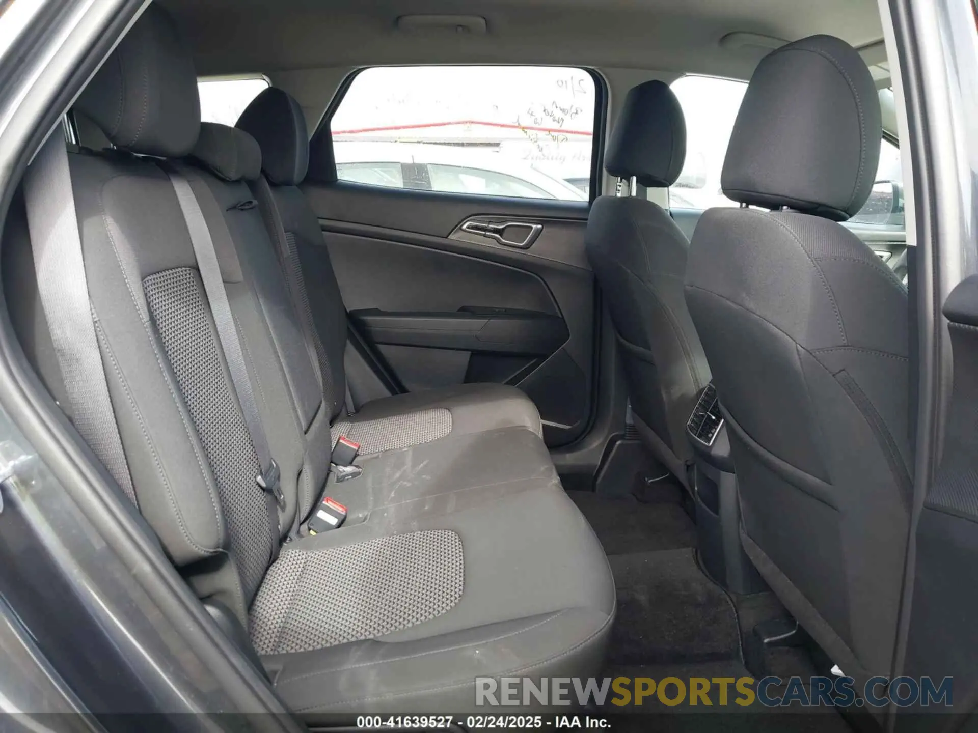 8 Photograph of a damaged car KNDPUCDFXR7308560 KIA SPORTAGE 2024