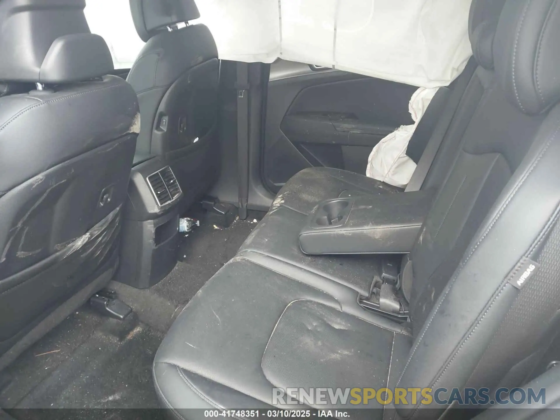 8 Photograph of a damaged car KNDPV3DF1R7270214 KIA SPORTAGE 2024