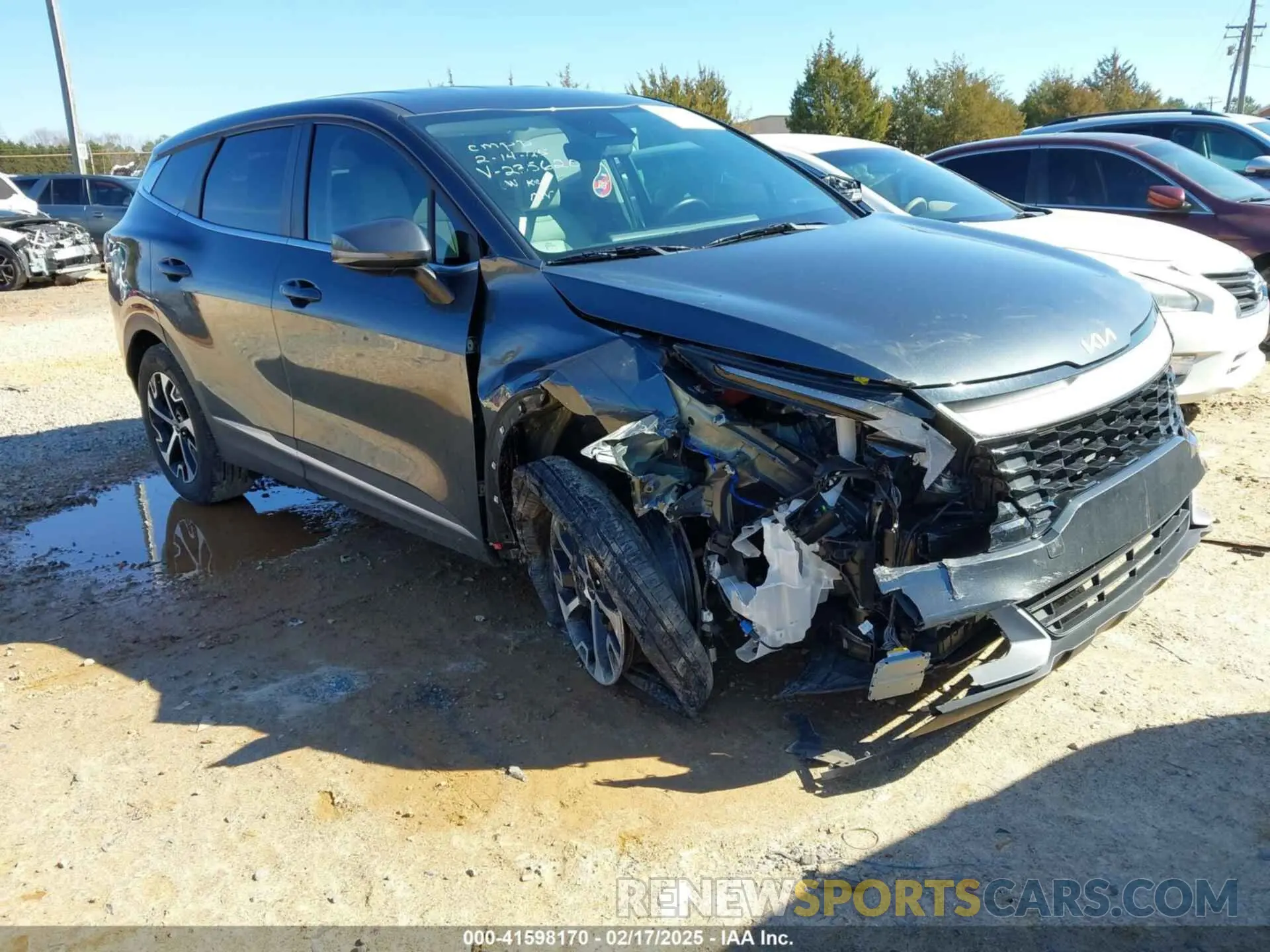 1 Photograph of a damaged car KNDPV3DF2R7235620 KIA SPORTAGE 2024