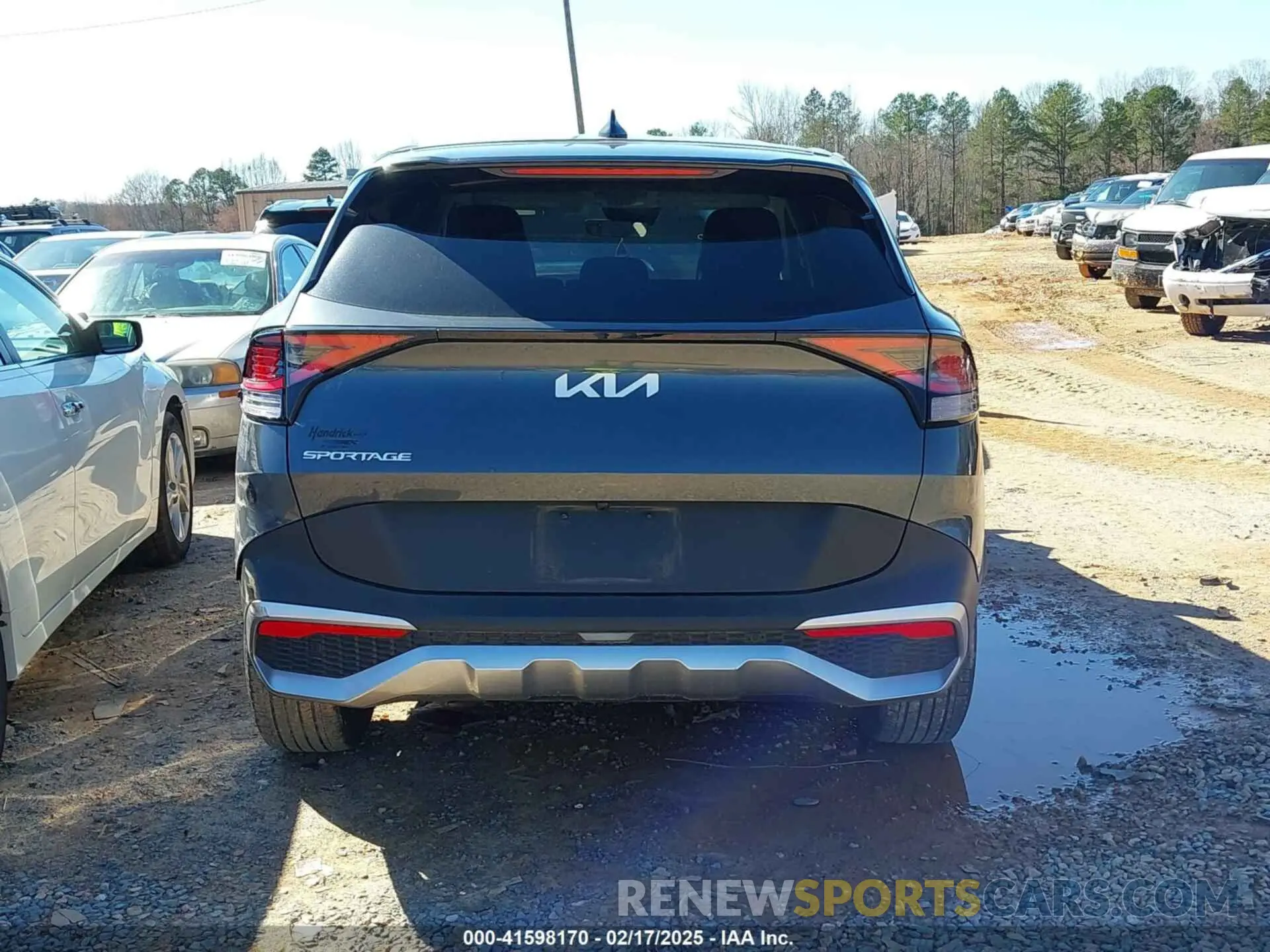 16 Photograph of a damaged car KNDPV3DF2R7235620 KIA SPORTAGE 2024