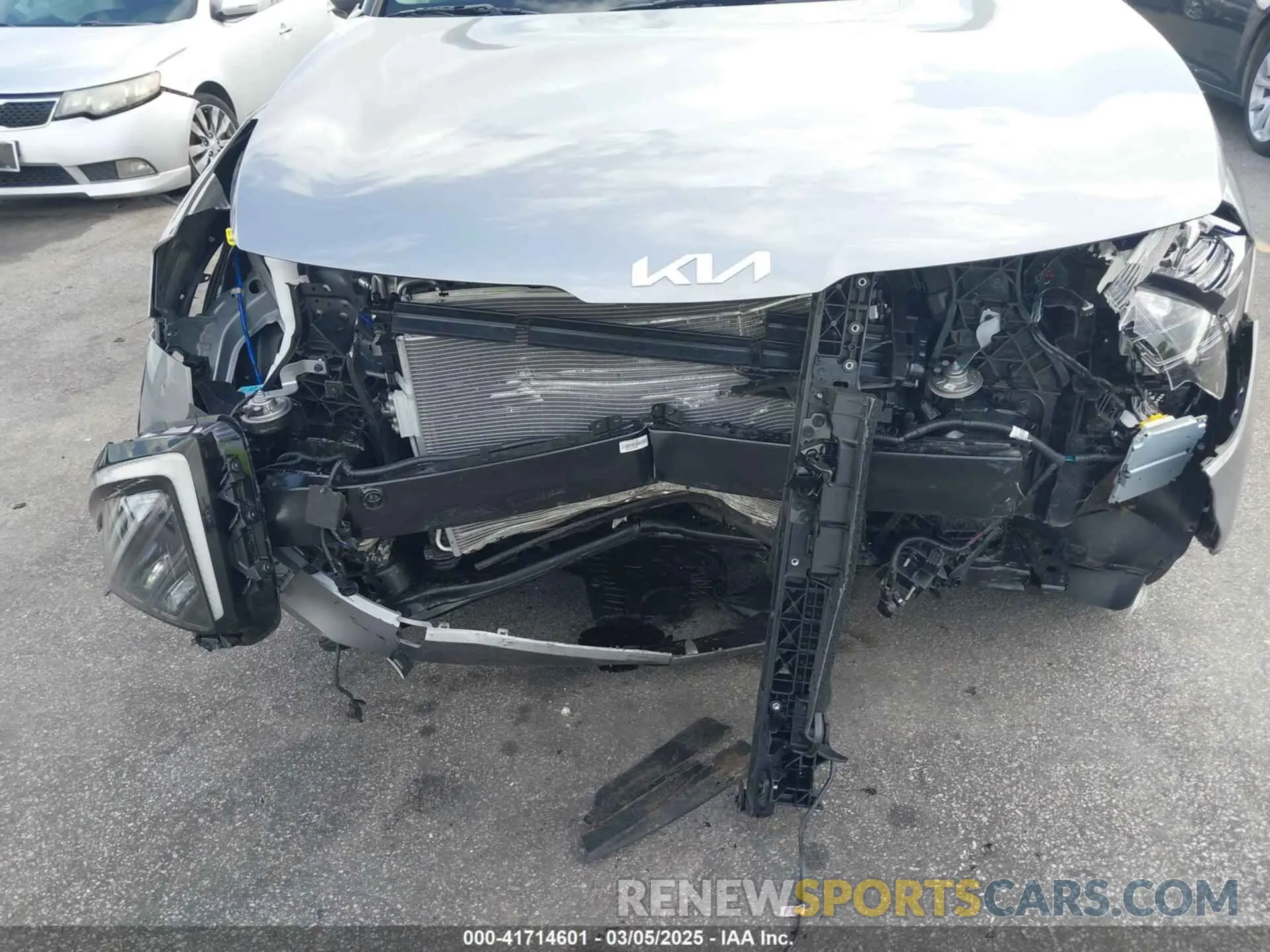 6 Photograph of a damaged car KNDPV3DF4R7269400 KIA SPORTAGE 2024