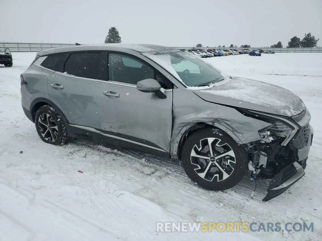 4 Photograph of a damaged car KNDPV3DF4R7270899 KIA SPORTAGE 2024
