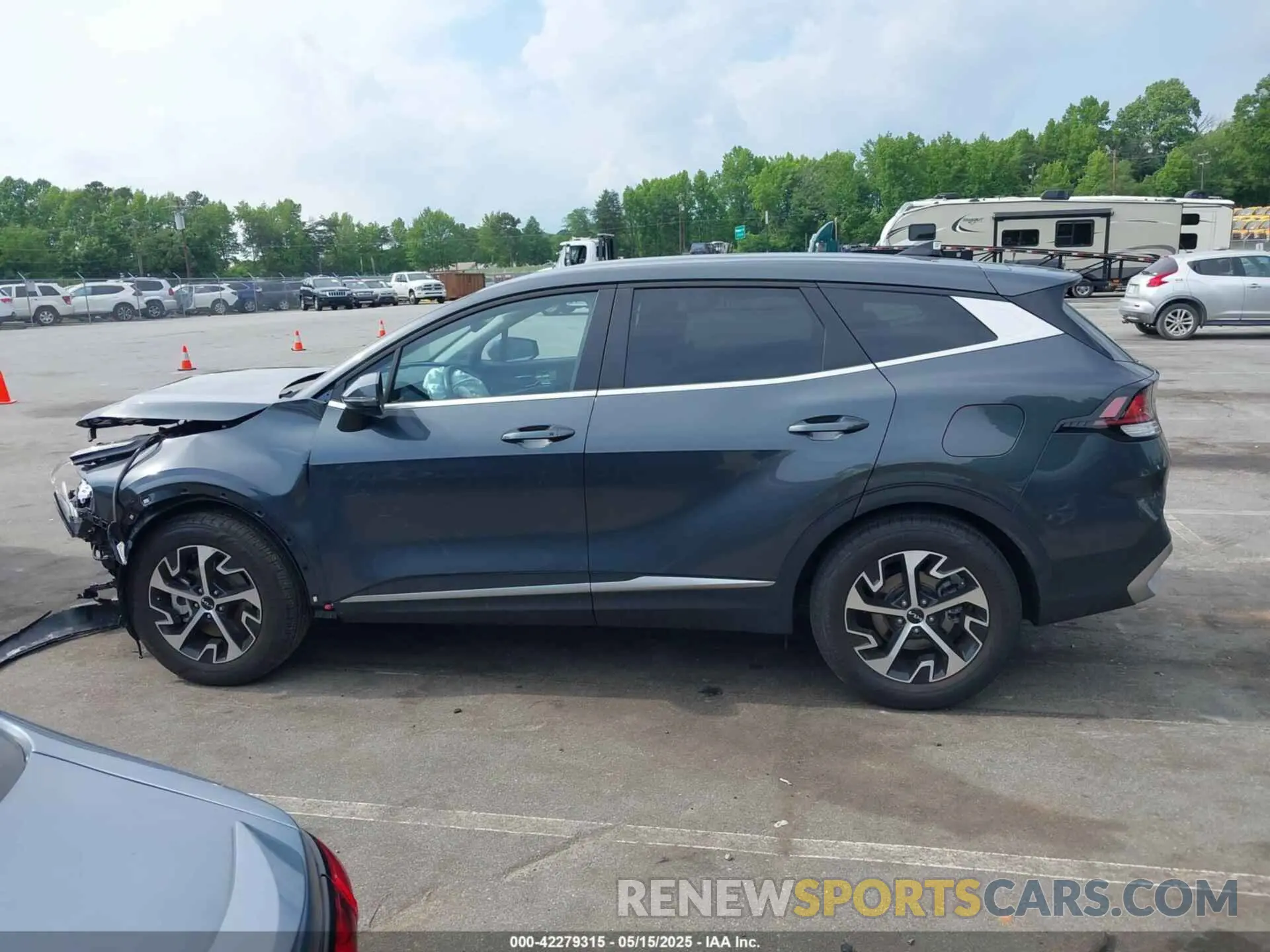 14 Photograph of a damaged car KNDPV3DF4R7293860 KIA SPORTAGE 2024