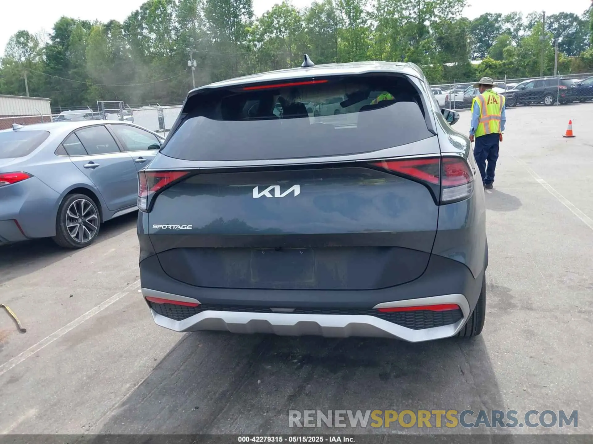 16 Photograph of a damaged car KNDPV3DF4R7293860 KIA SPORTAGE 2024