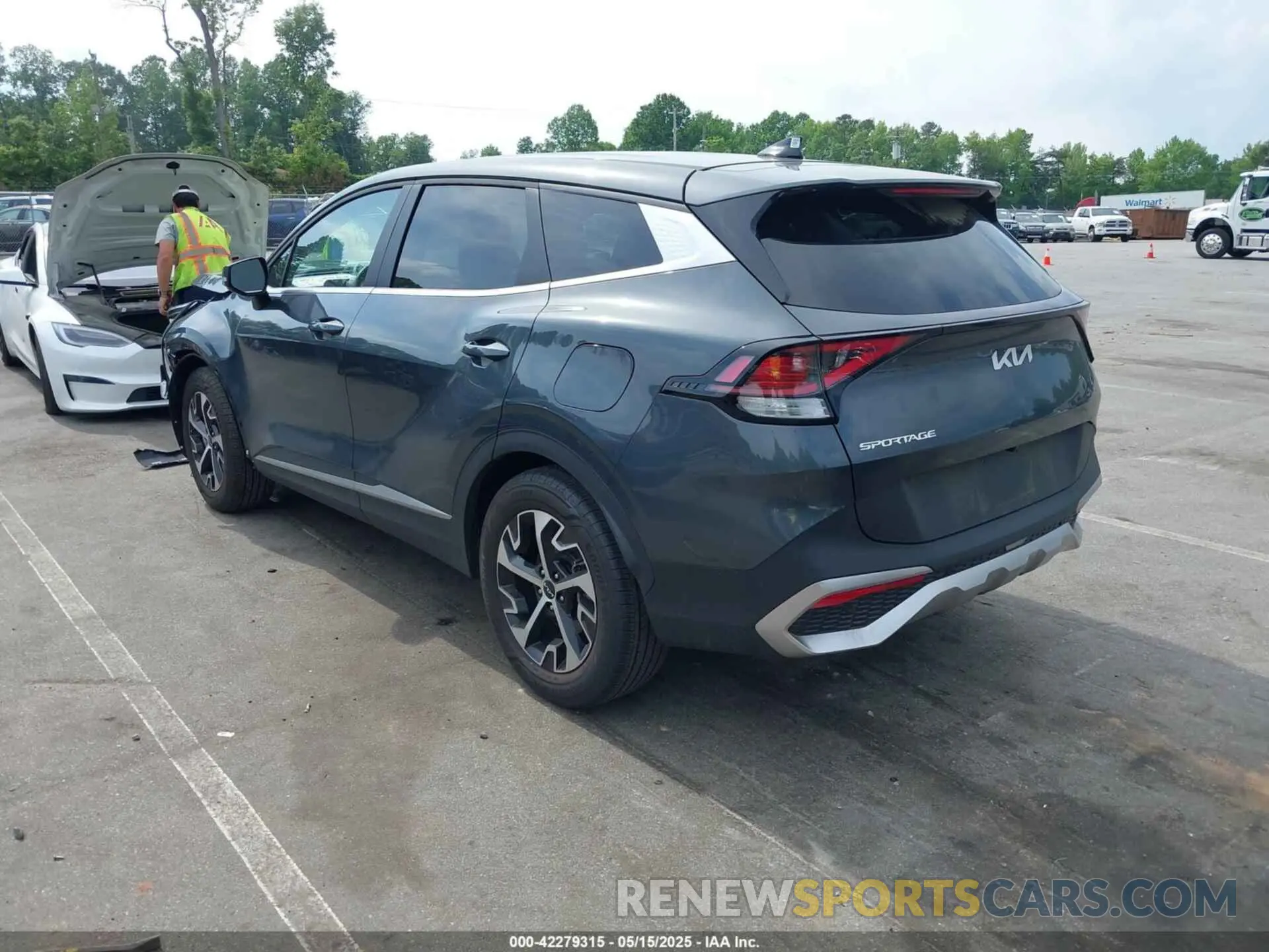 3 Photograph of a damaged car KNDPV3DF4R7293860 KIA SPORTAGE 2024