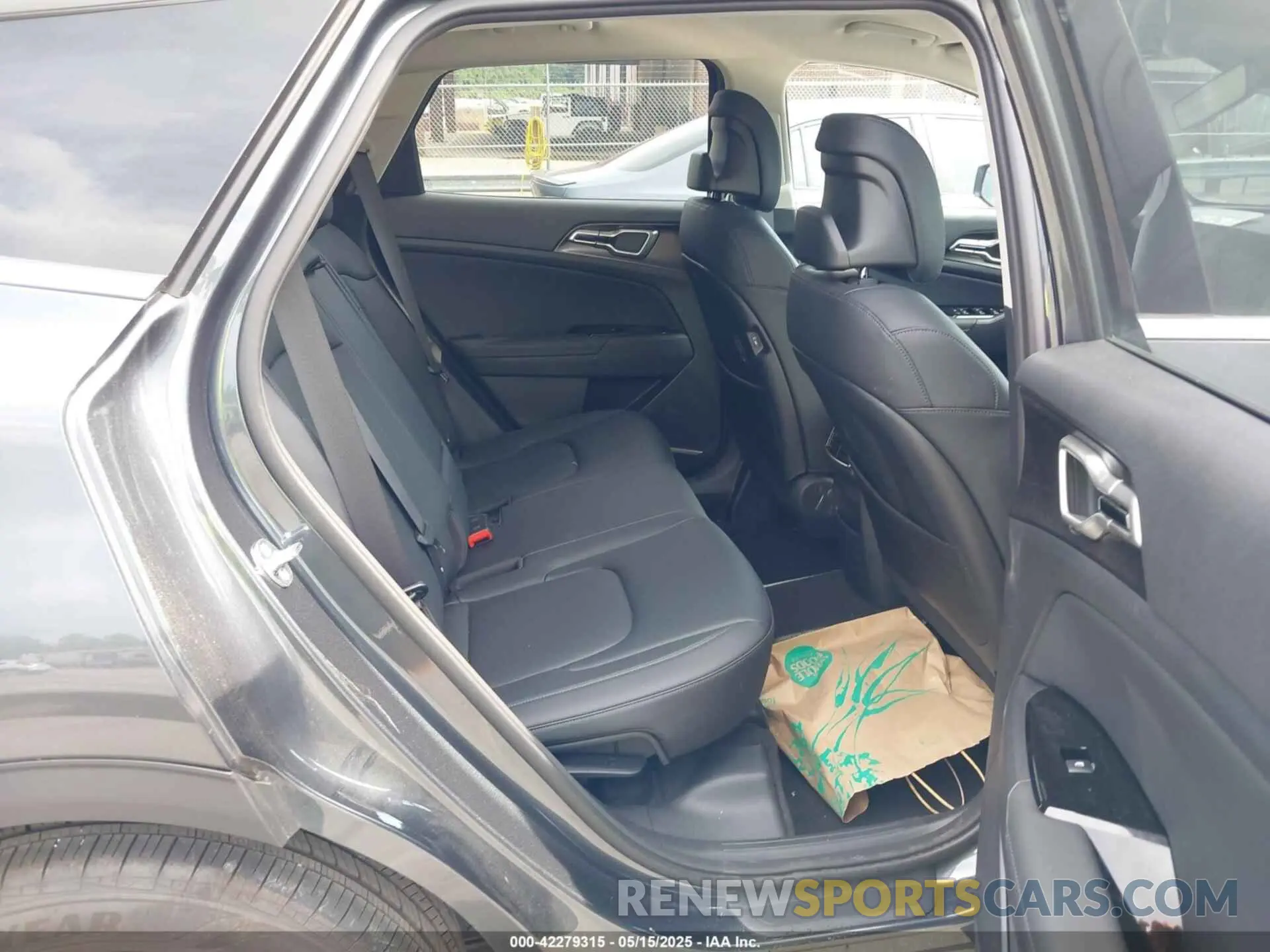 8 Photograph of a damaged car KNDPV3DF4R7293860 KIA SPORTAGE 2024
