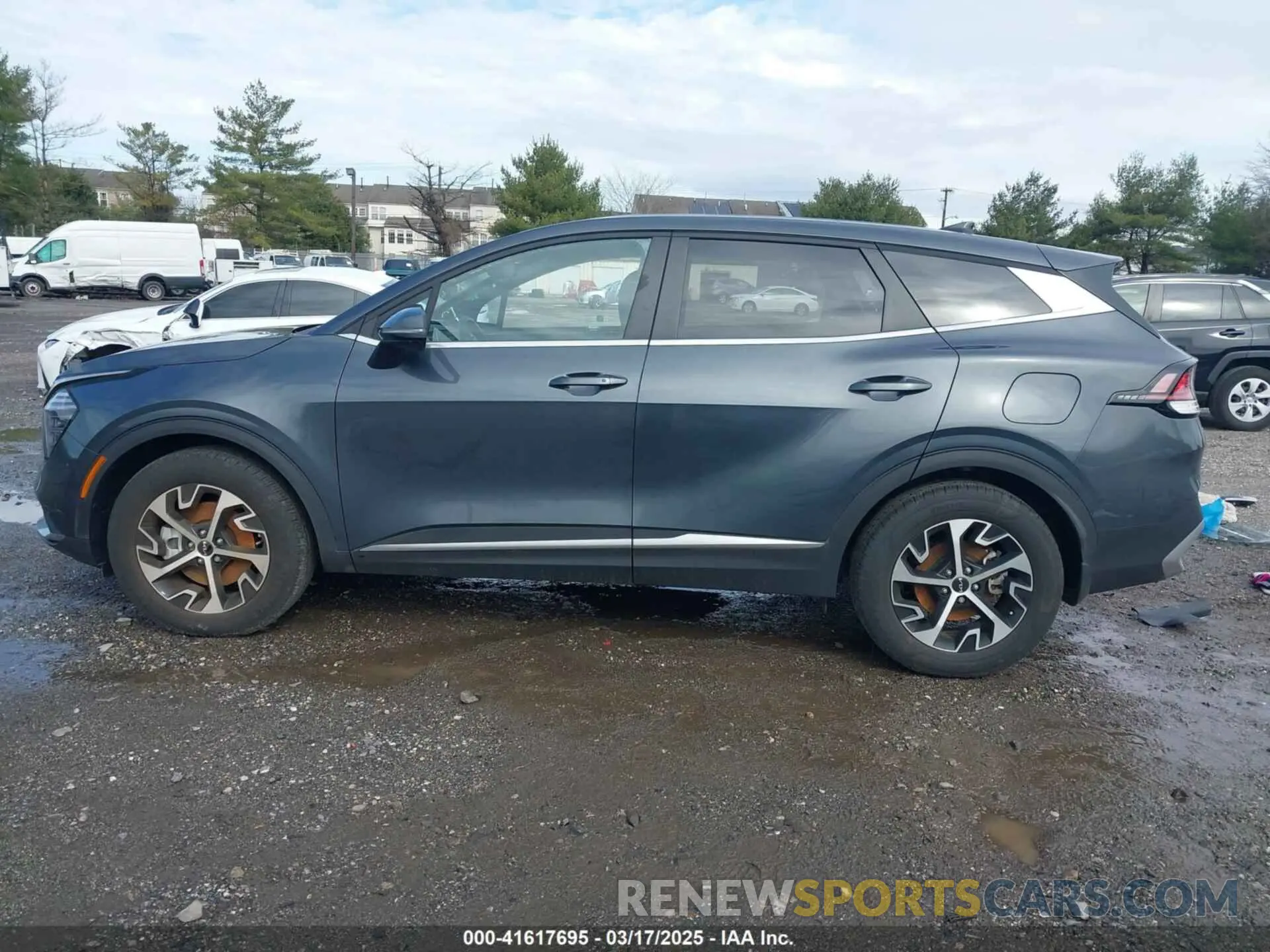 14 Photograph of a damaged car KNDPV3DF7R7266278 KIA SPORTAGE 2024
