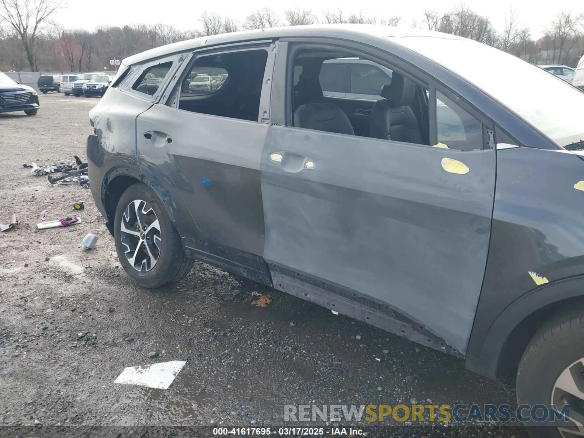 17 Photograph of a damaged car KNDPV3DF7R7266278 KIA SPORTAGE 2024