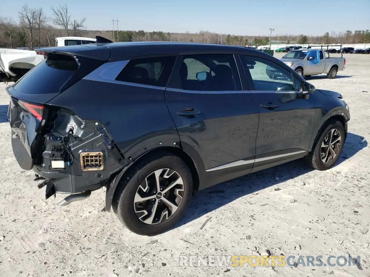 3 Photograph of a damaged car KNDPV3DF7R7320890 KIA SPORTAGE 2024