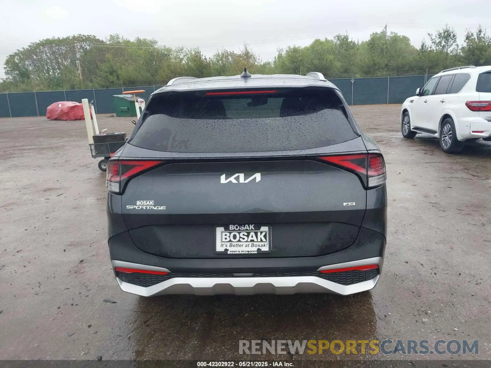 17 Photograph of a damaged car KNDPVCDF0R7216970 KIA SPORTAGE 2024