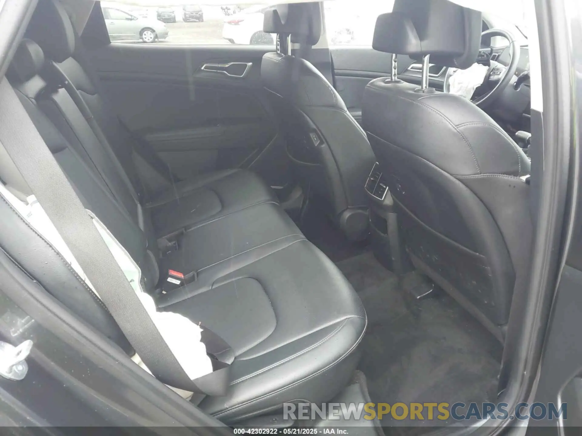 8 Photograph of a damaged car KNDPVCDF0R7216970 KIA SPORTAGE 2024