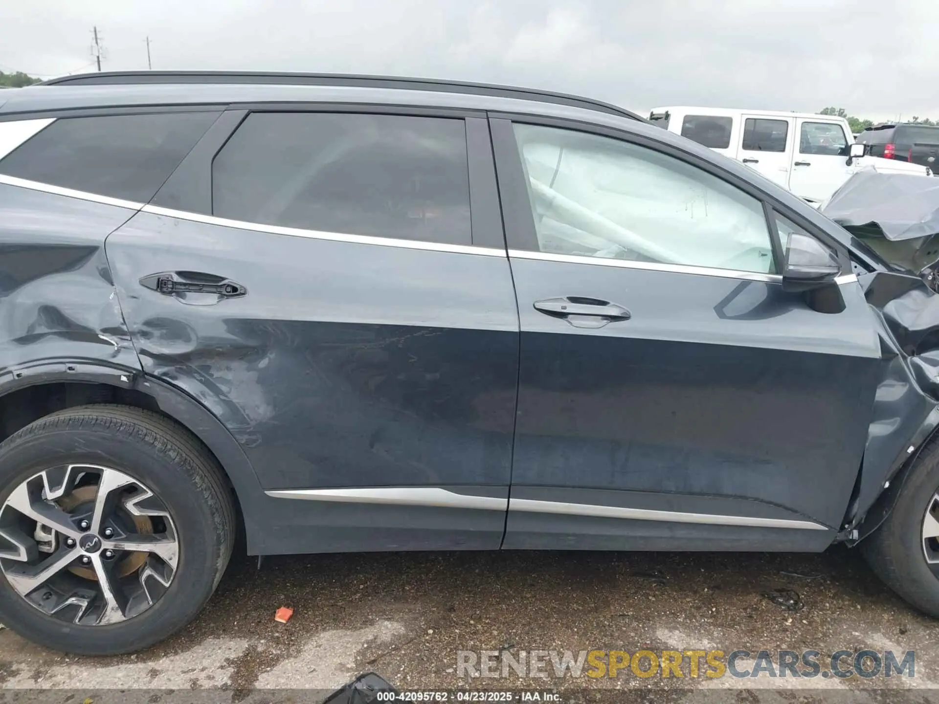 13 Photograph of a damaged car 5XJK33DF4SG241329 KIA SPORTAGE 2025