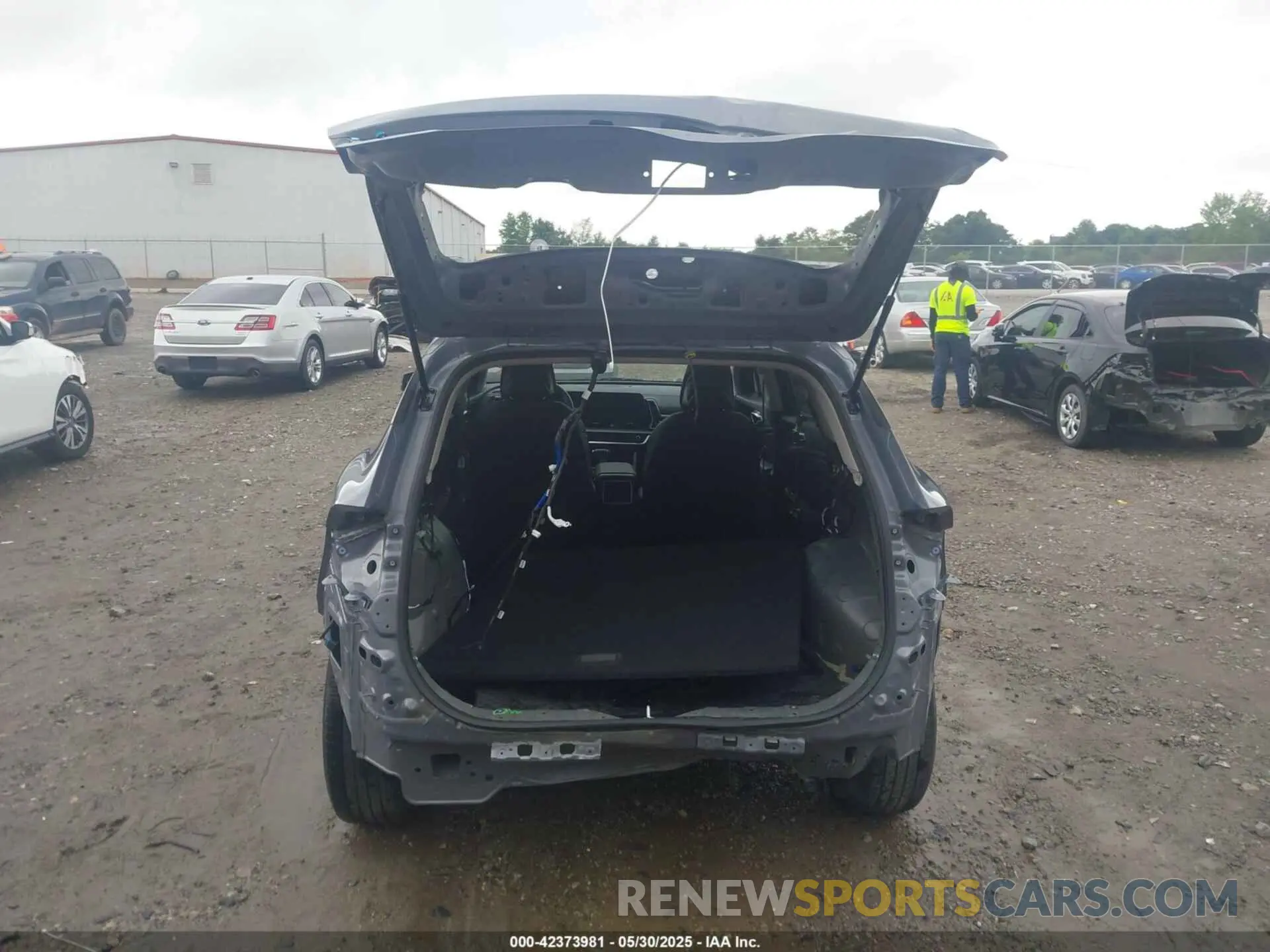 17 Photograph of a damaged car 5XYK33DF0SG295677 KIA SPORTAGE 2025