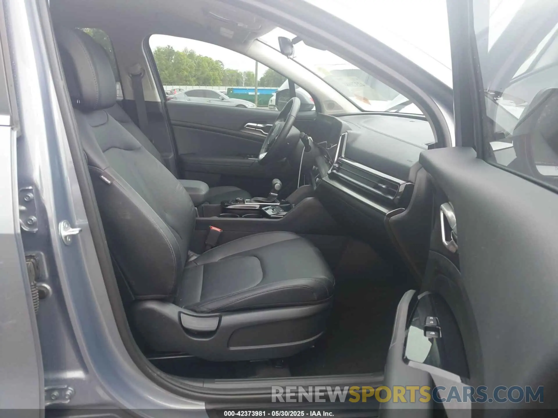 5 Photograph of a damaged car 5XYK33DF0SG295677 KIA SPORTAGE 2025