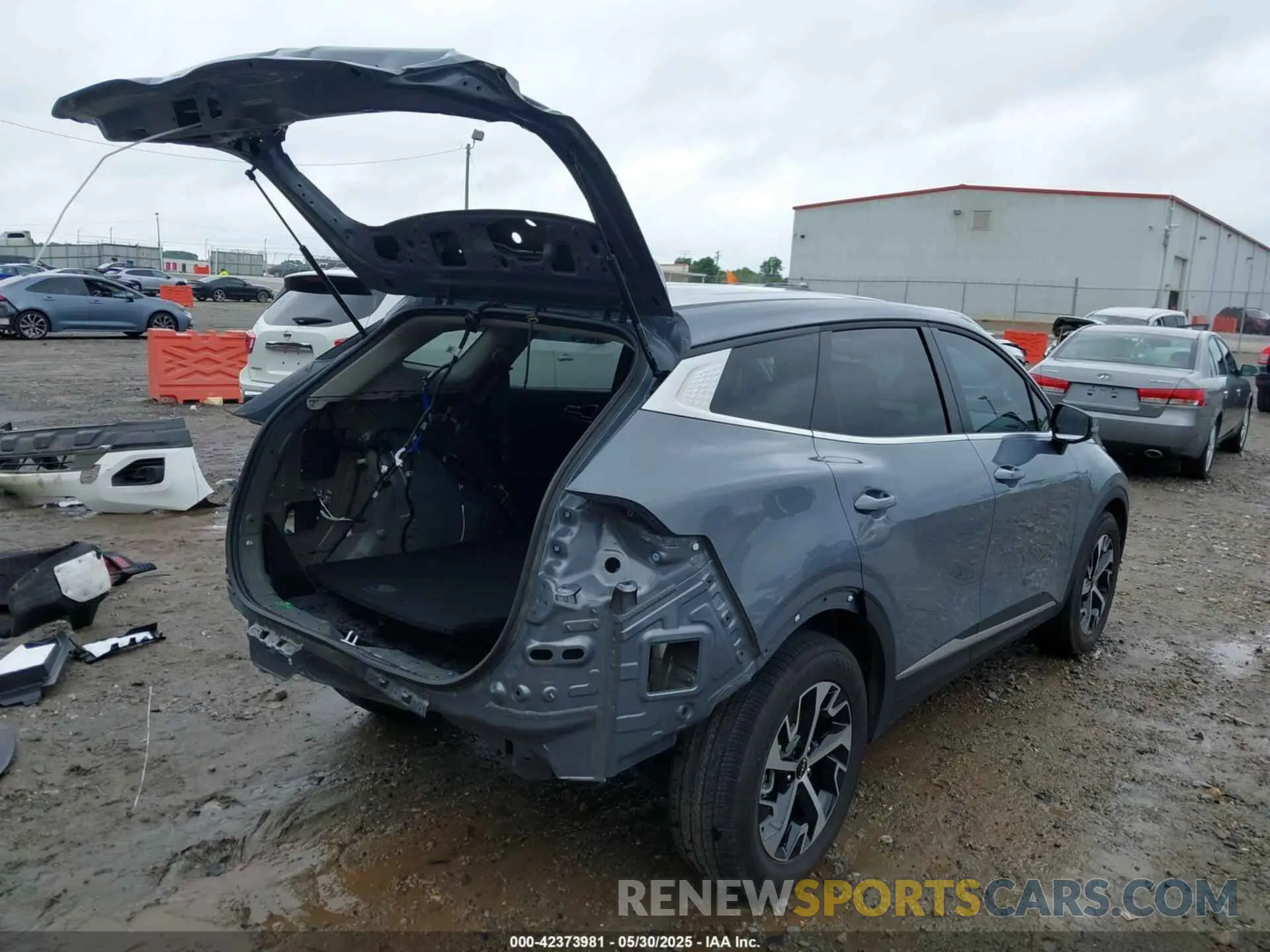 6 Photograph of a damaged car 5XYK33DF0SG295677 KIA SPORTAGE 2025