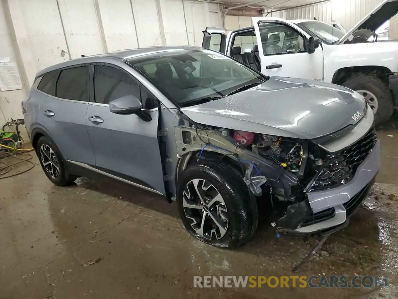 4 Photograph of a damaged car 5XYK33DF1SG267418 KIA SPORTAGE 2025
