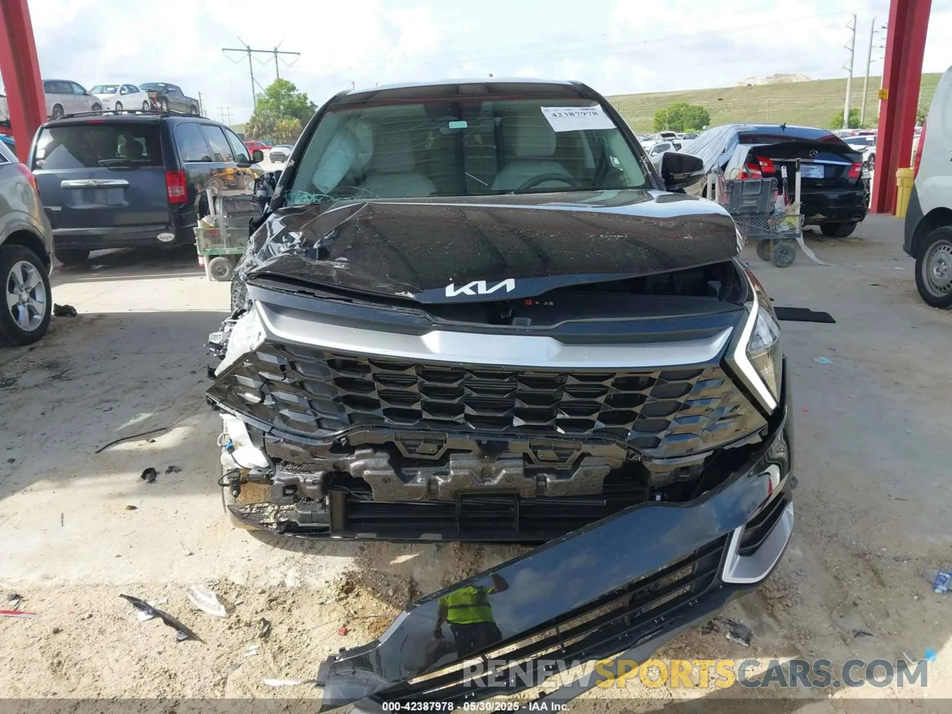 12 Photograph of a damaged car 5XYK33DF1SG303401 KIA SPORTAGE 2025