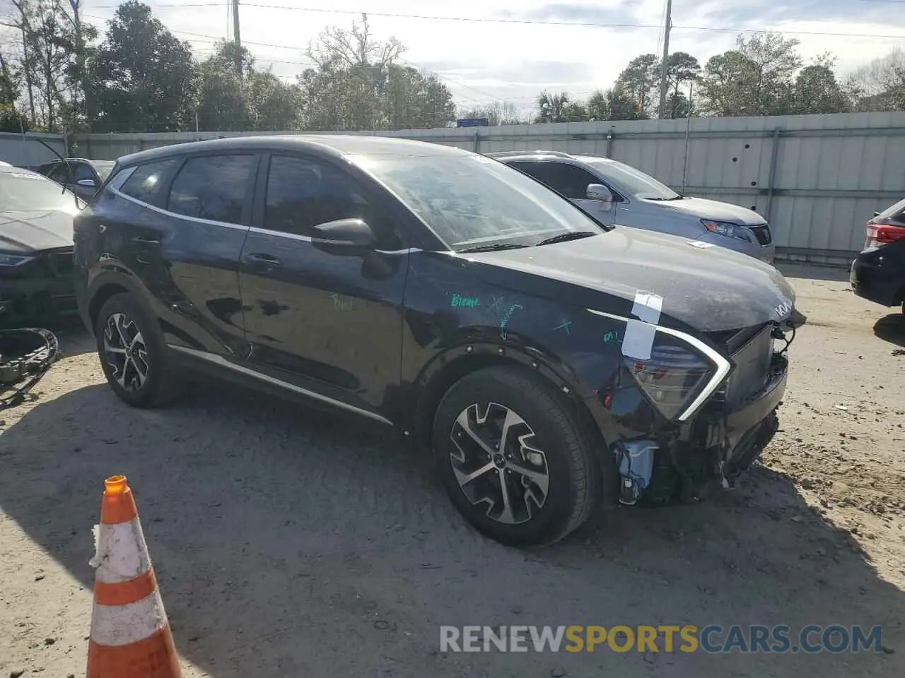 4 Photograph of a damaged car 5XYK33DF5SG277417 KIA SPORTAGE 2025