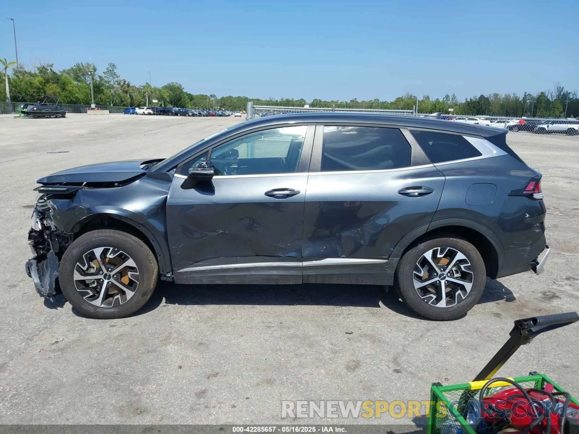 14 Photograph of a damaged car 5XYK33DF6SG238318 KIA SPORTAGE 2025