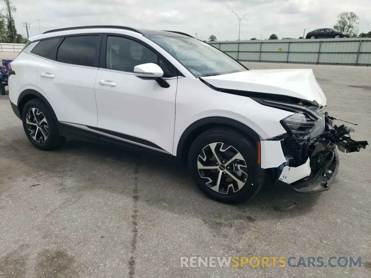 4 Photograph of a damaged car 5XYK33DF6SG289110 KIA SPORTAGE 2025