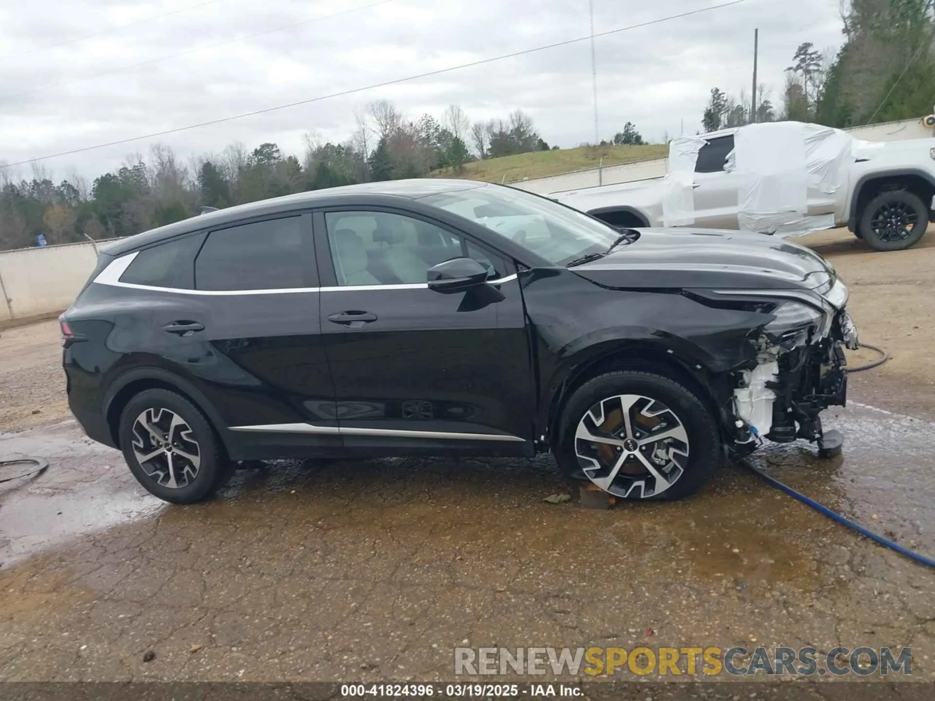 14 Photograph of a damaged car 5XYK33DF8SG256982 KIA SPORTAGE 2025