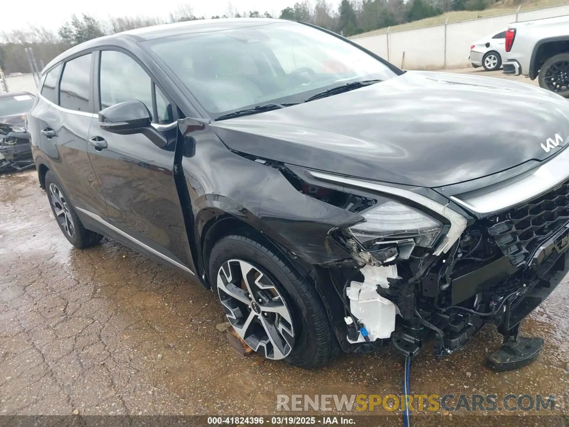 18 Photograph of a damaged car 5XYK33DF8SG256982 KIA SPORTAGE 2025