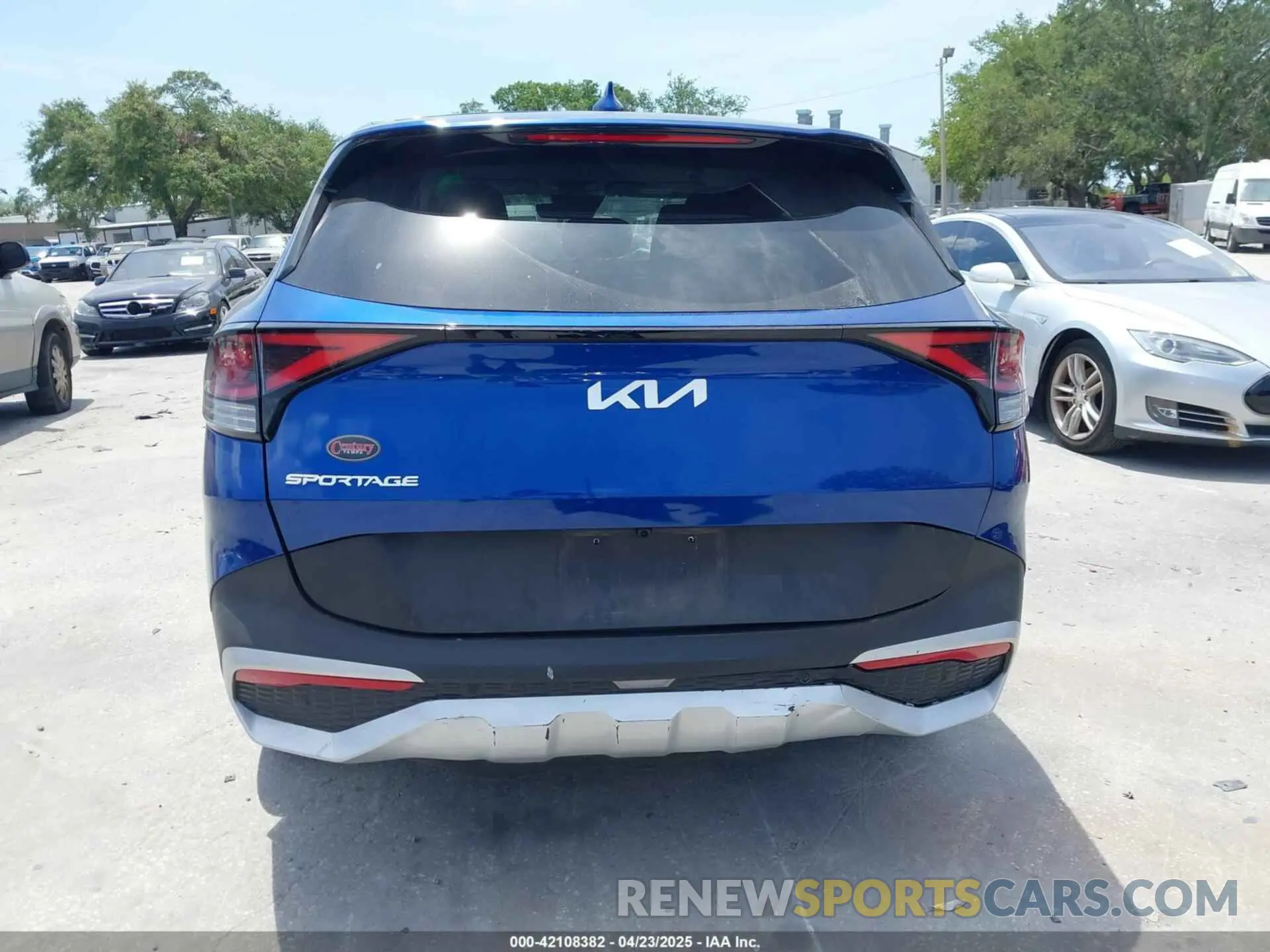 17 Photograph of a damaged car 5XYK33DF9SG274178 KIA SPORTAGE 2025