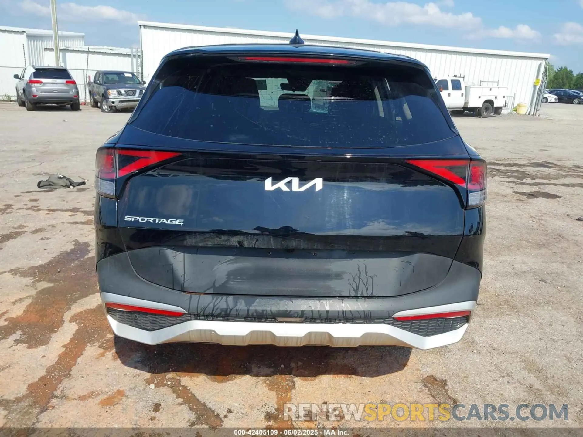 17 Photograph of a damaged car 5XYK33DFXSG255848 KIA SPORTAGE 2025