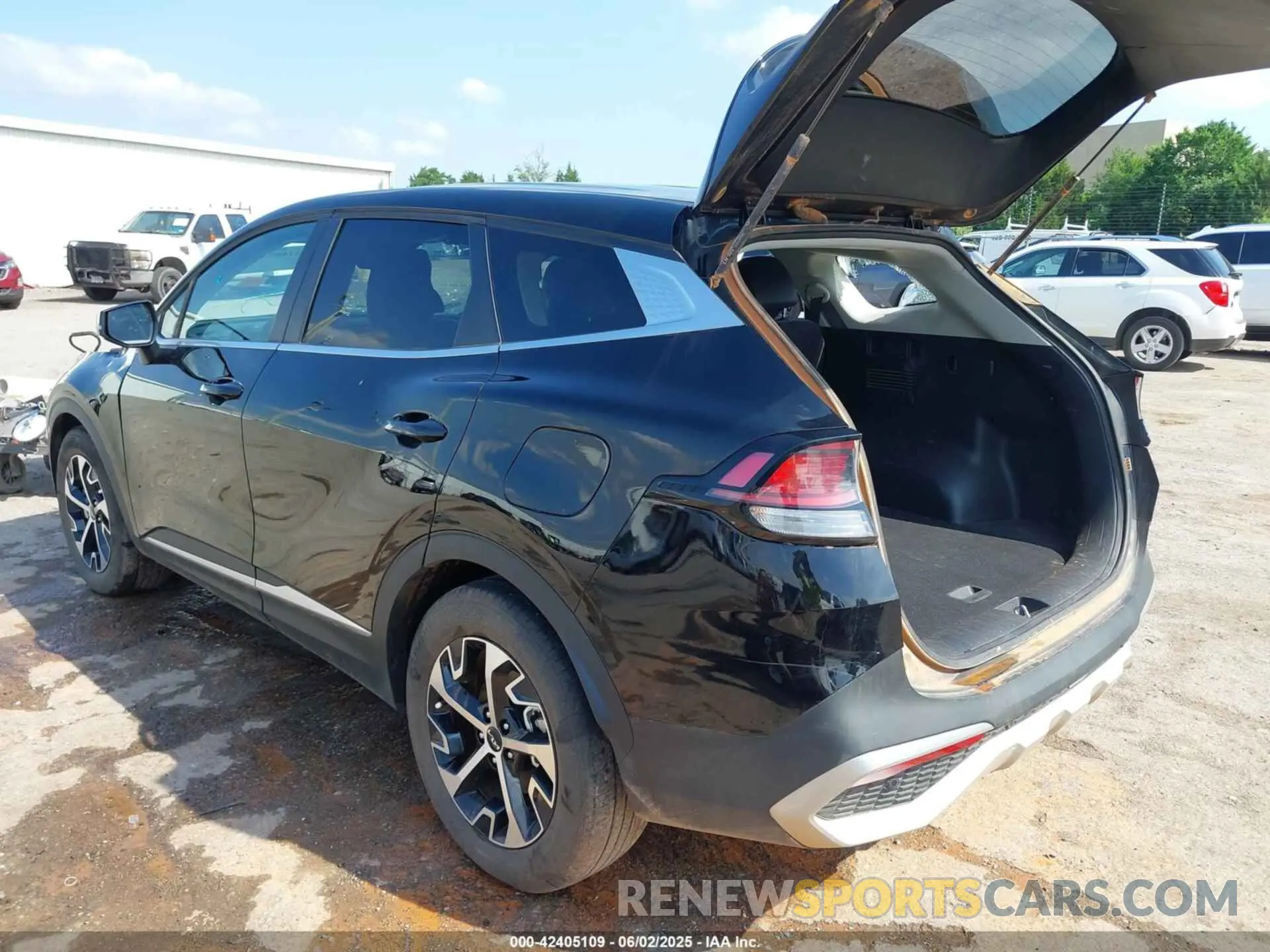 3 Photograph of a damaged car 5XYK33DFXSG255848 KIA SPORTAGE 2025