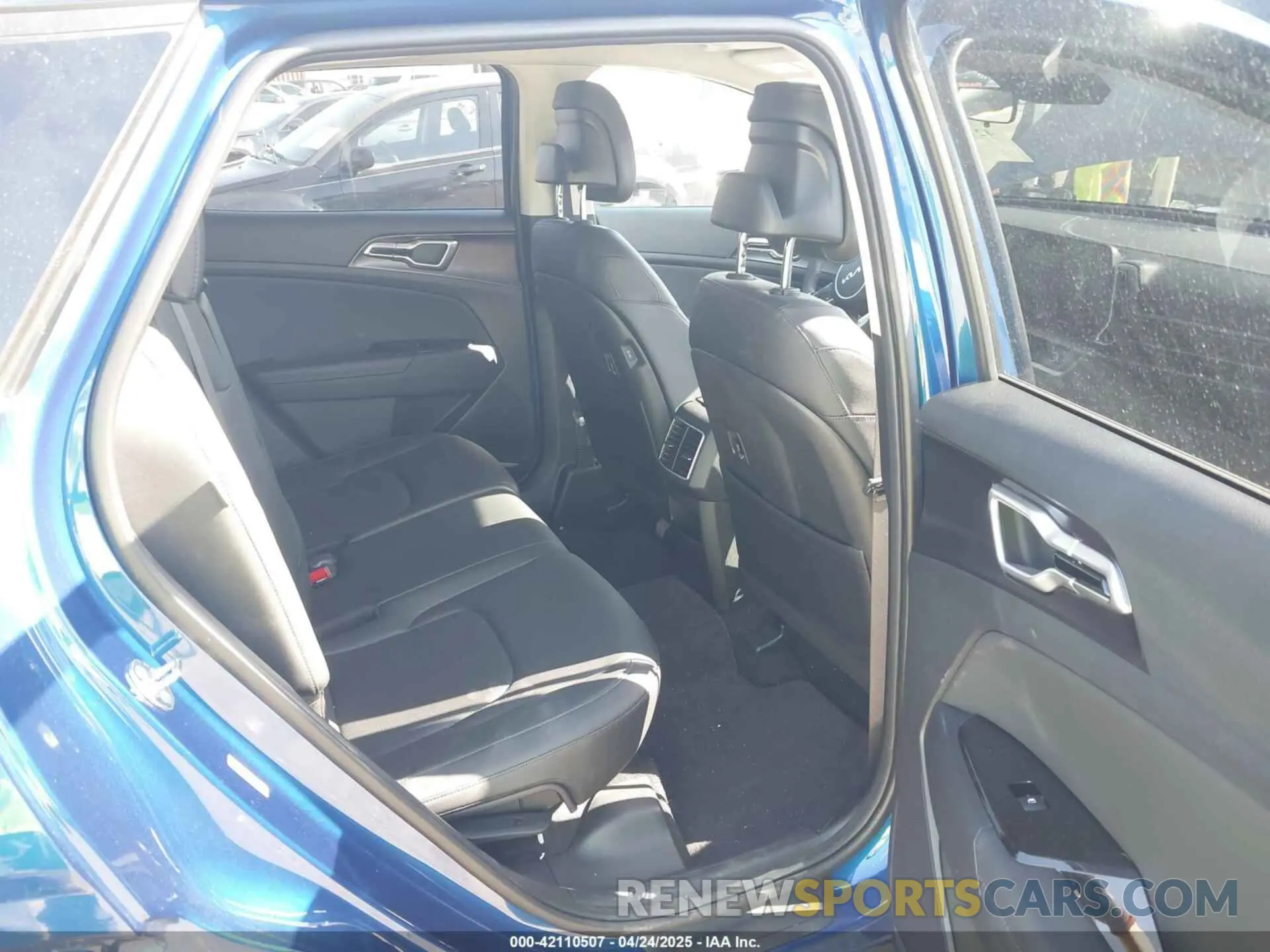 8 Photograph of a damaged car 5XYK3CDF3SG255979 KIA SPORTAGE 2025