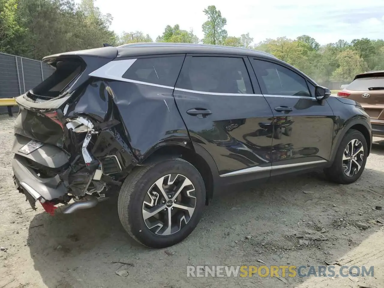 3 Photograph of a damaged car 5XYK3CDF4SG296198 KIA SPORTAGE 2025