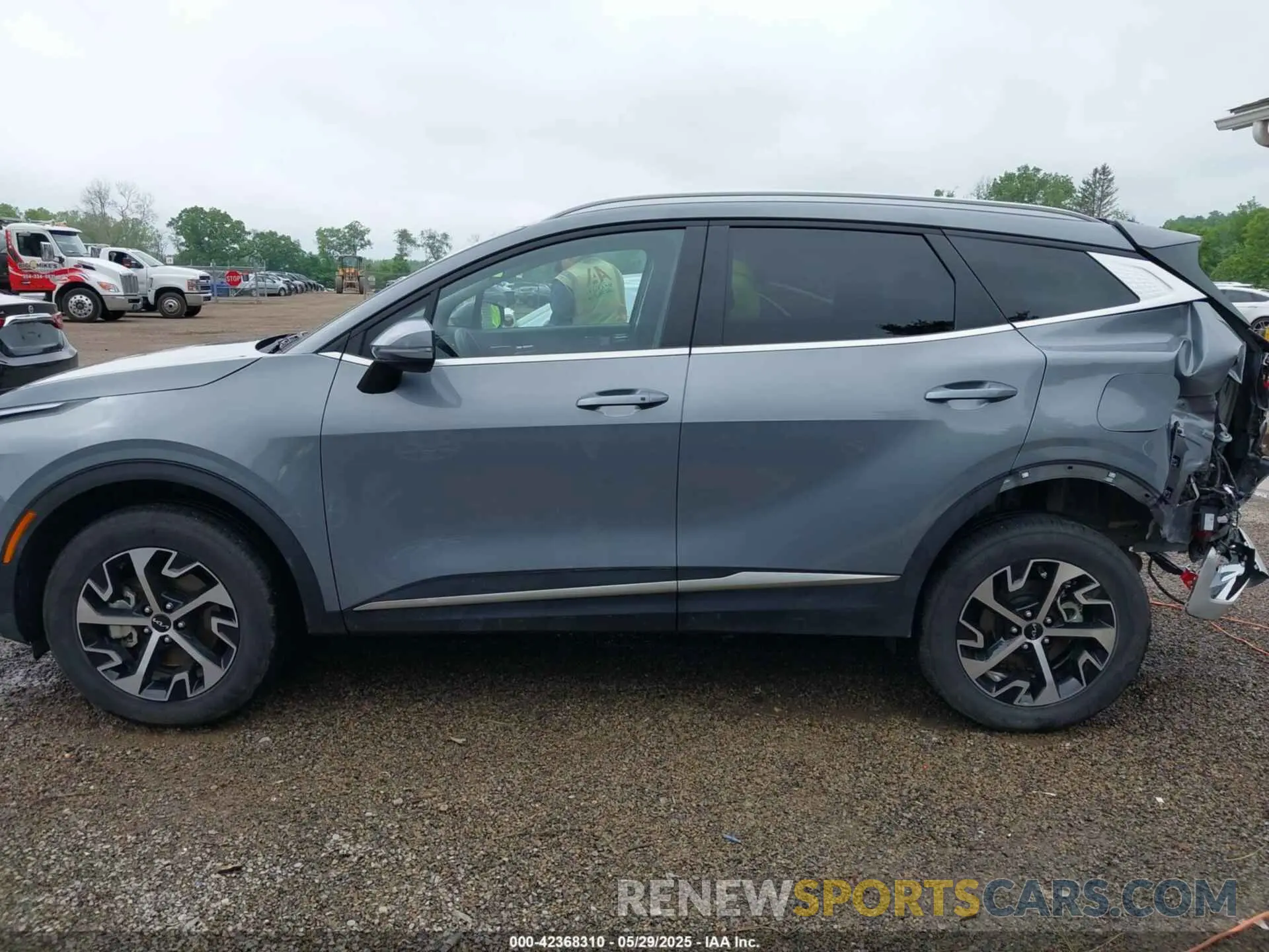 14 Photograph of a damaged car 5XYK3CDF9SG293216 KIA SPORTAGE 2025