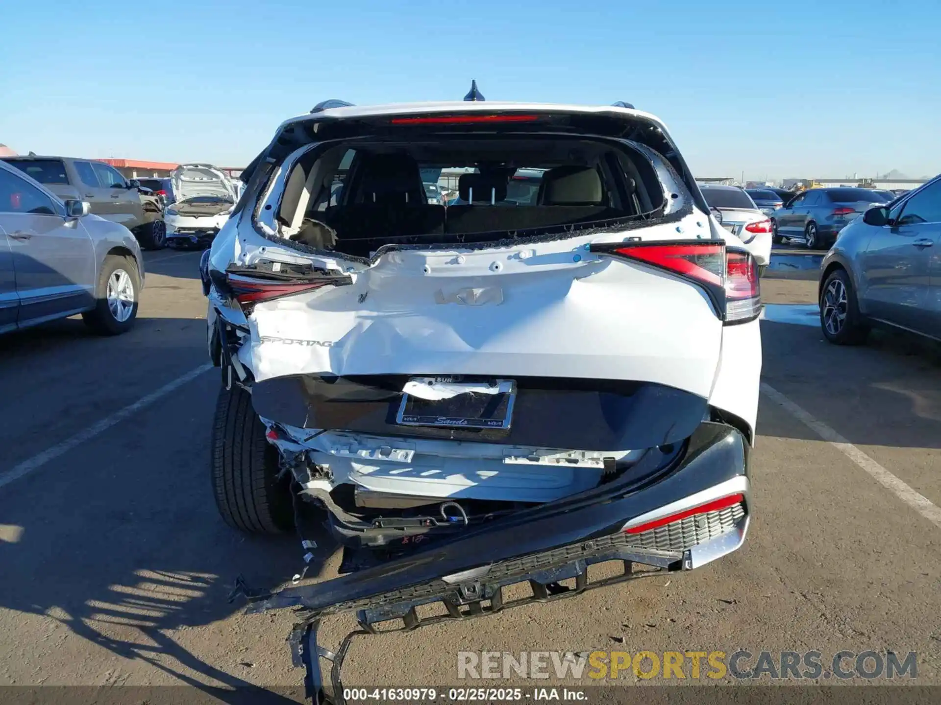 17 Photograph of a damaged car 5XYK43DF1SG264614 KIA SPORTAGE 2025