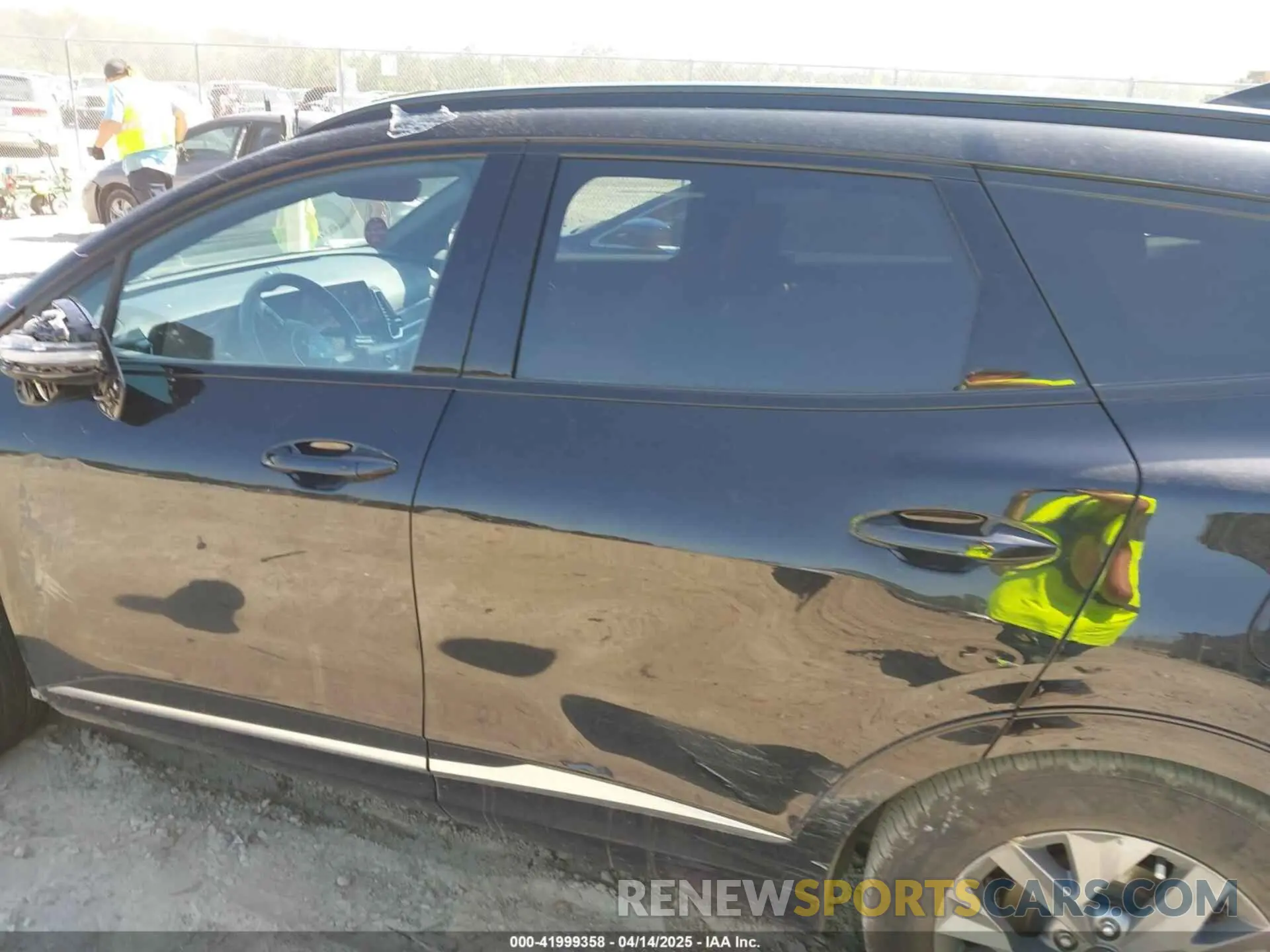 14 Photograph of a damaged car 5XYK43DF2SG237731 KIA SPORTAGE 2025