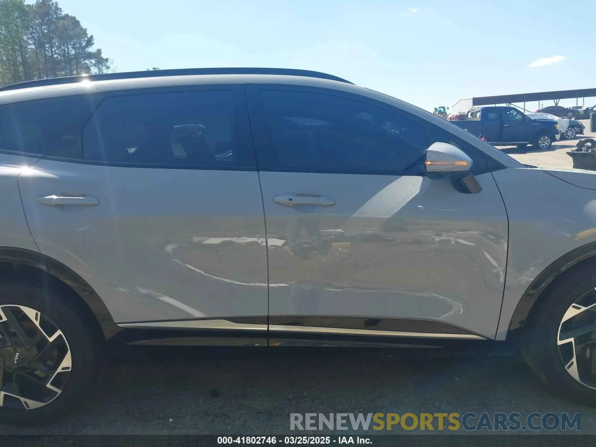 14 Photograph of a damaged car 5XYK53DF6SG238202 KIA SPORTAGE 2025