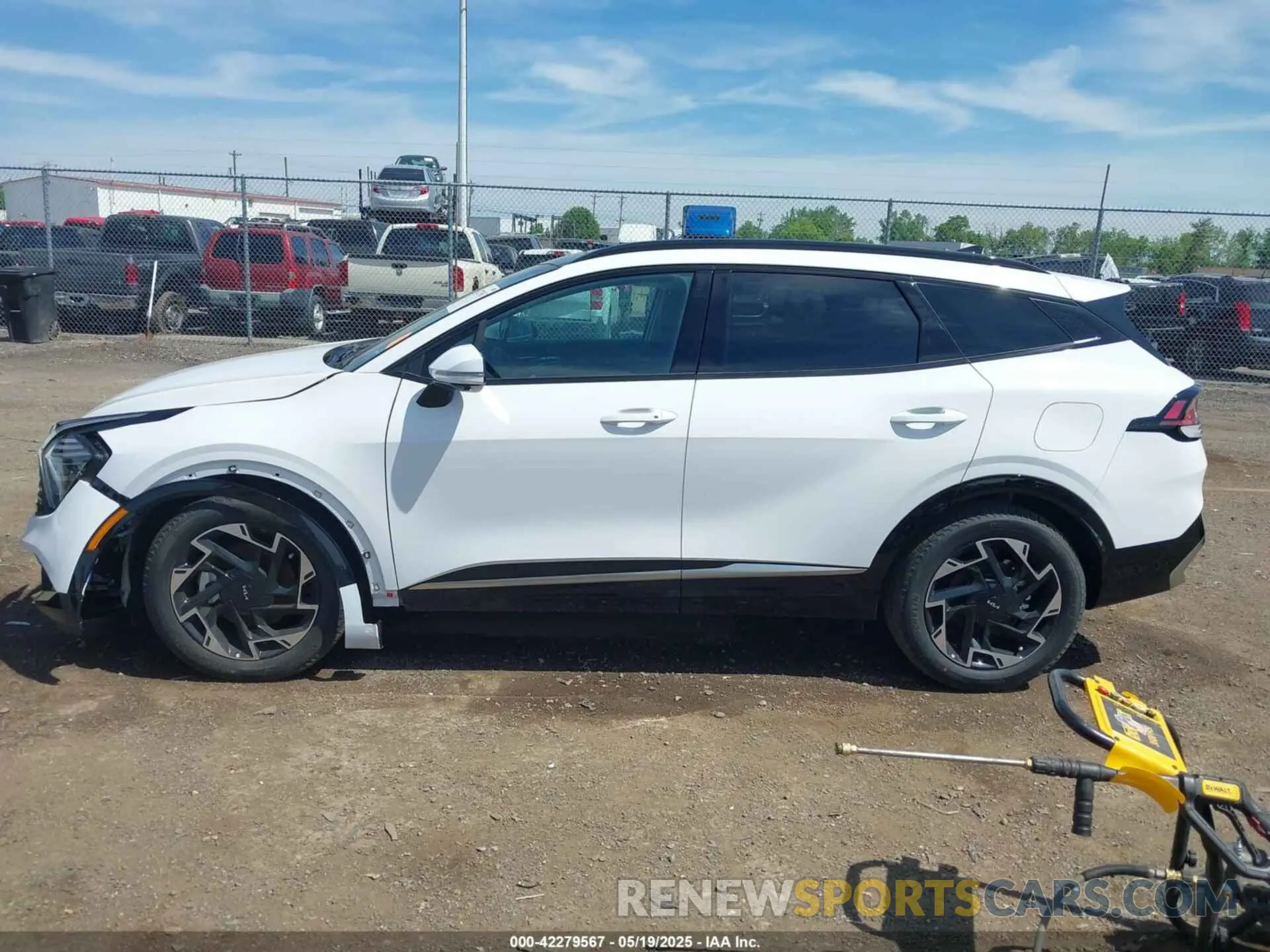 14 Photograph of a damaged car 5XYK53DF8SG295372 KIA SPORTAGE 2025