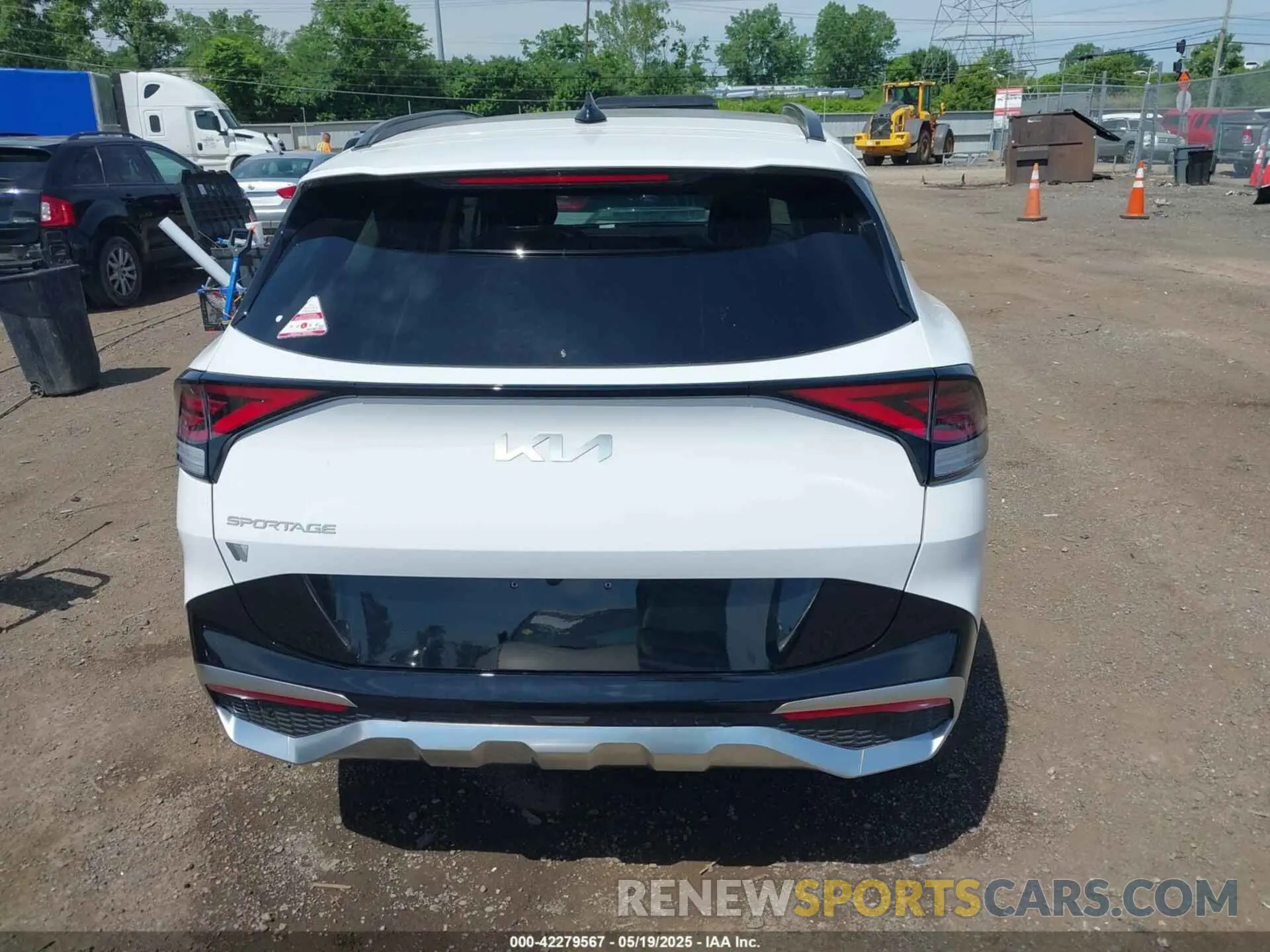 16 Photograph of a damaged car 5XYK53DF8SG295372 KIA SPORTAGE 2025