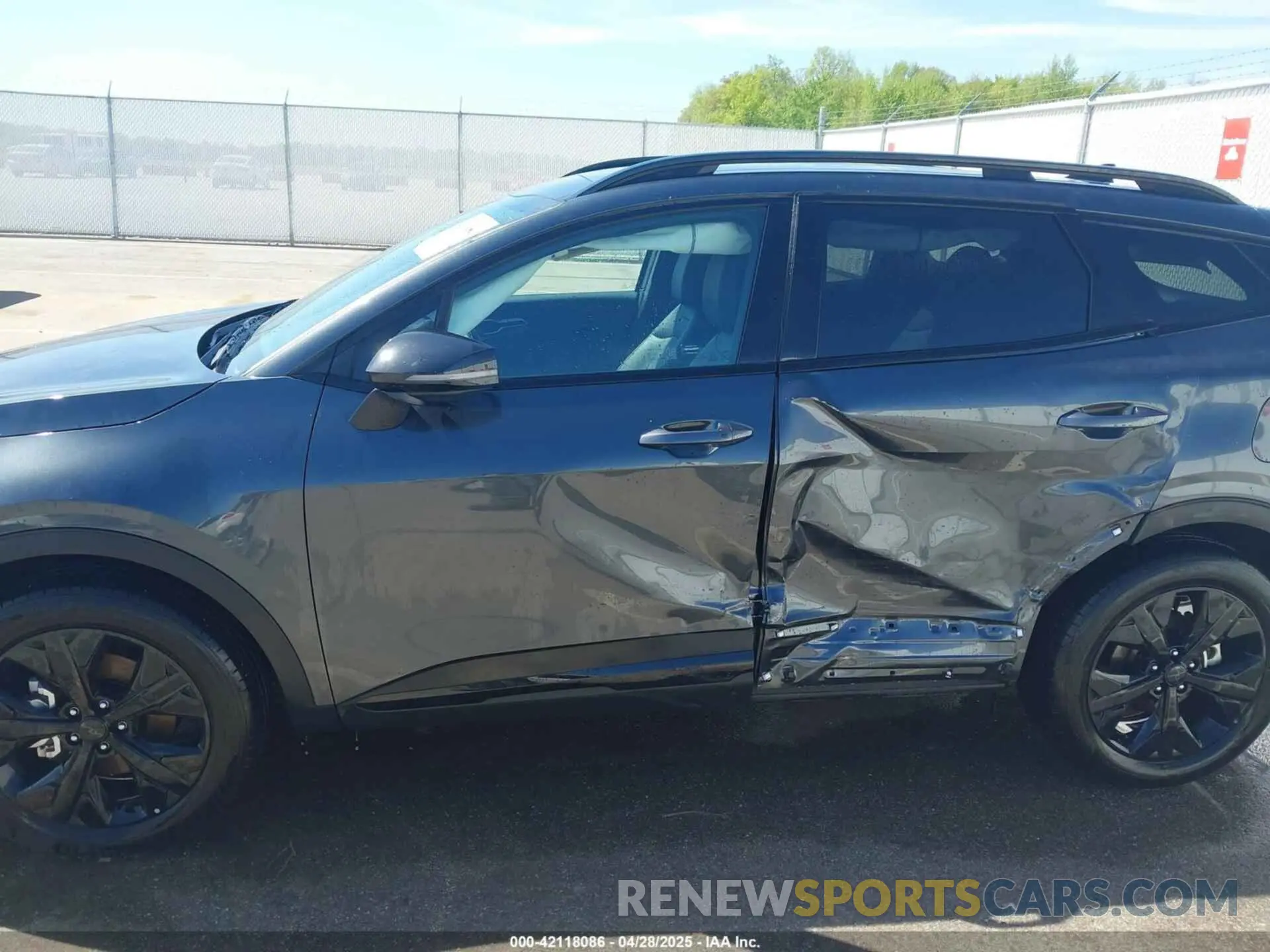 14 Photograph of a damaged car 5XYK6CDF3SG236386 KIA SPORTAGE 2025