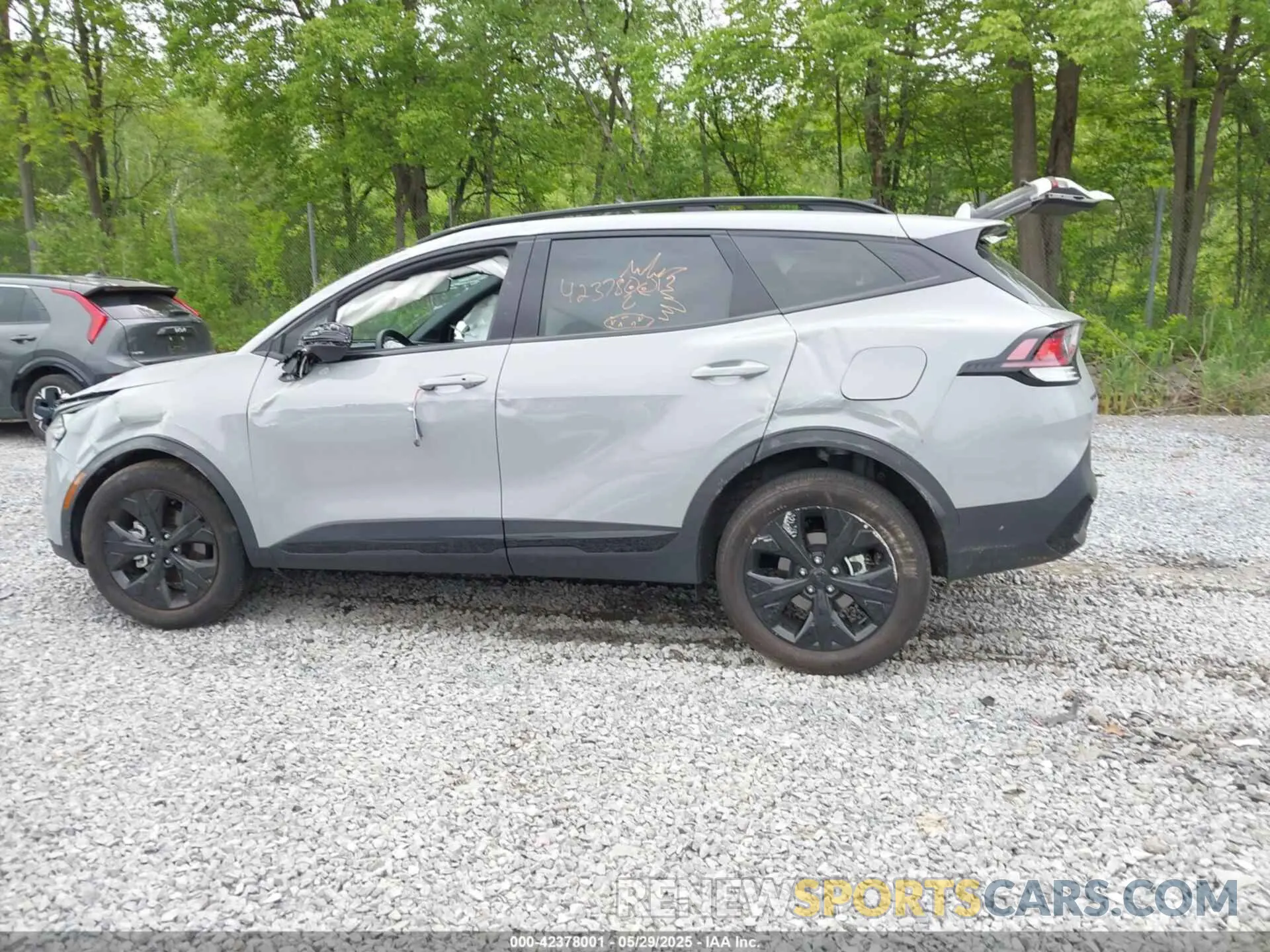 13 Photograph of a damaged car 5XYK6CDF6SG279815 KIA SPORTAGE 2025