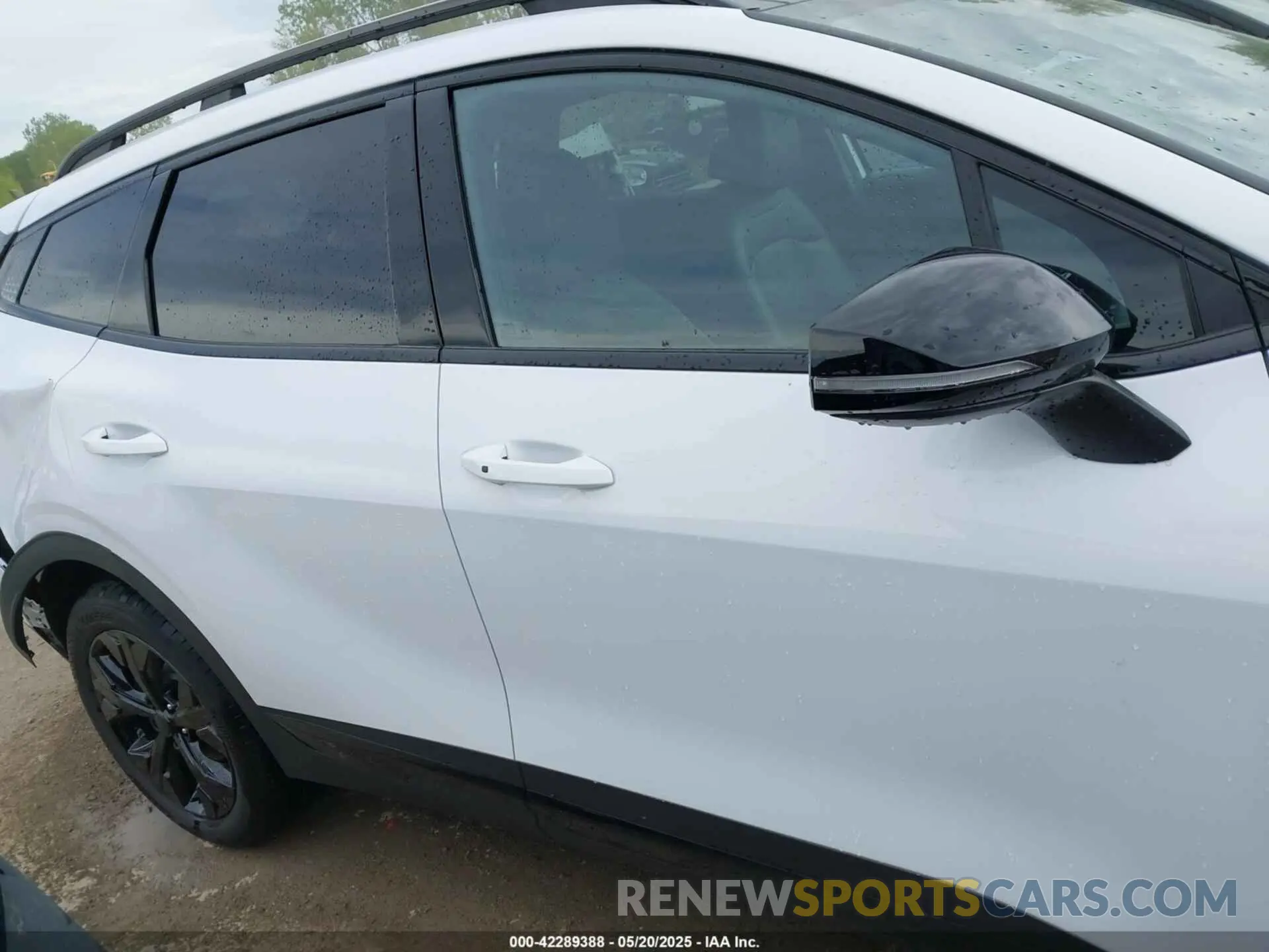13 Photograph of a damaged car 5XYK6CDF8SG276575 KIA SPORTAGE 2025