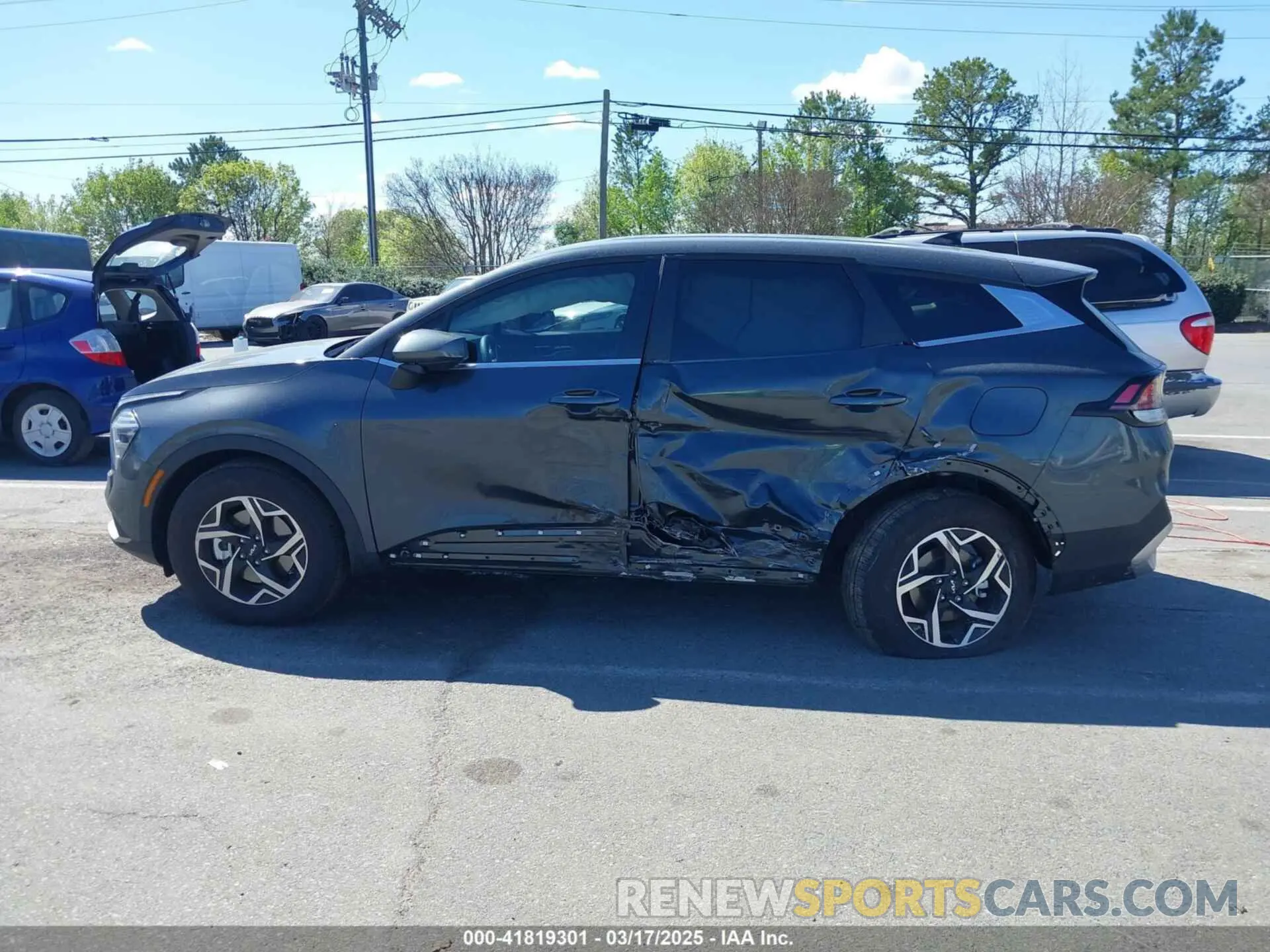 14 Photograph of a damaged car KNDPU3DF1S7352887 KIA SPORTAGE 2025