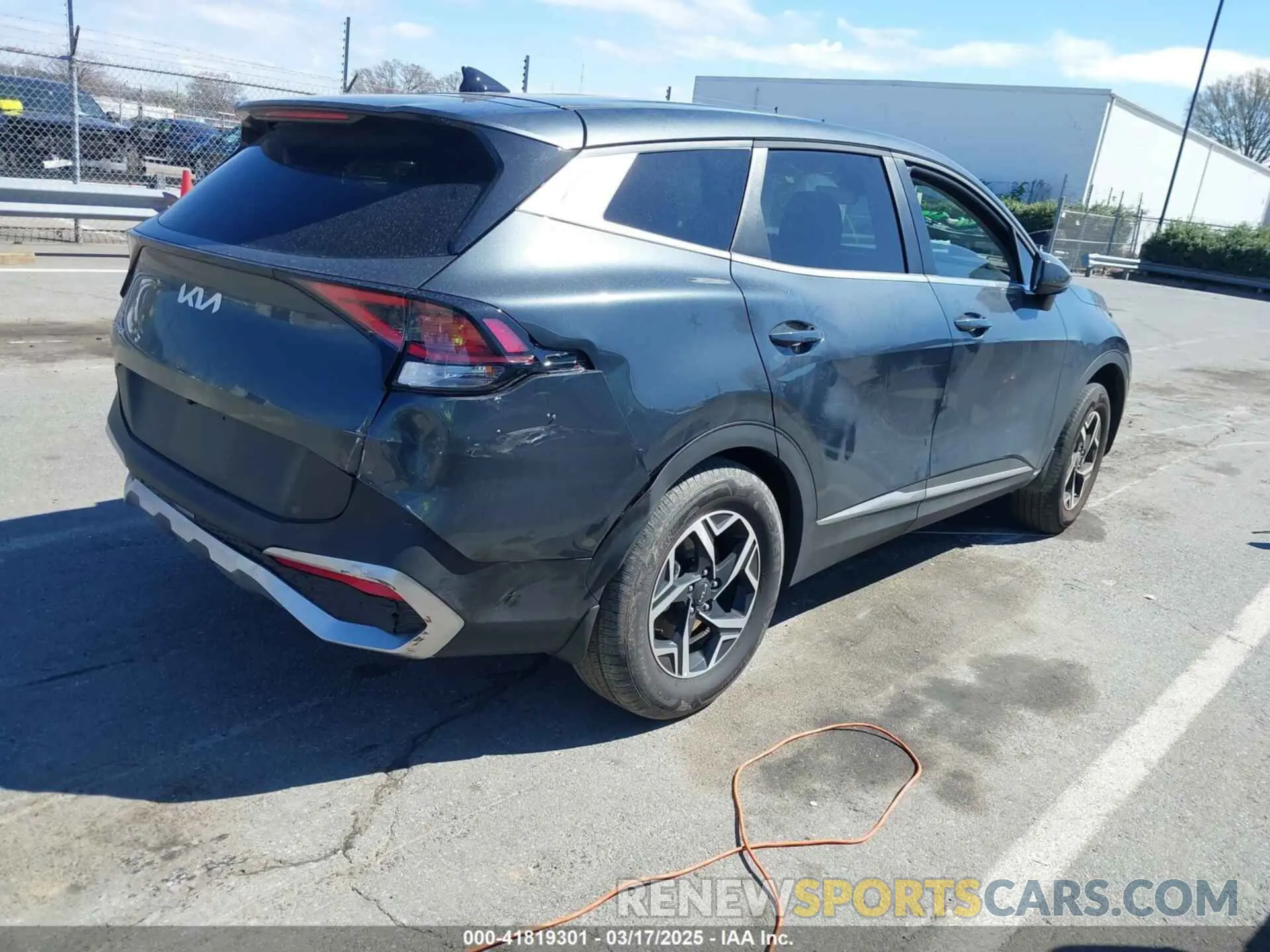 4 Photograph of a damaged car KNDPU3DF1S7352887 KIA SPORTAGE 2025