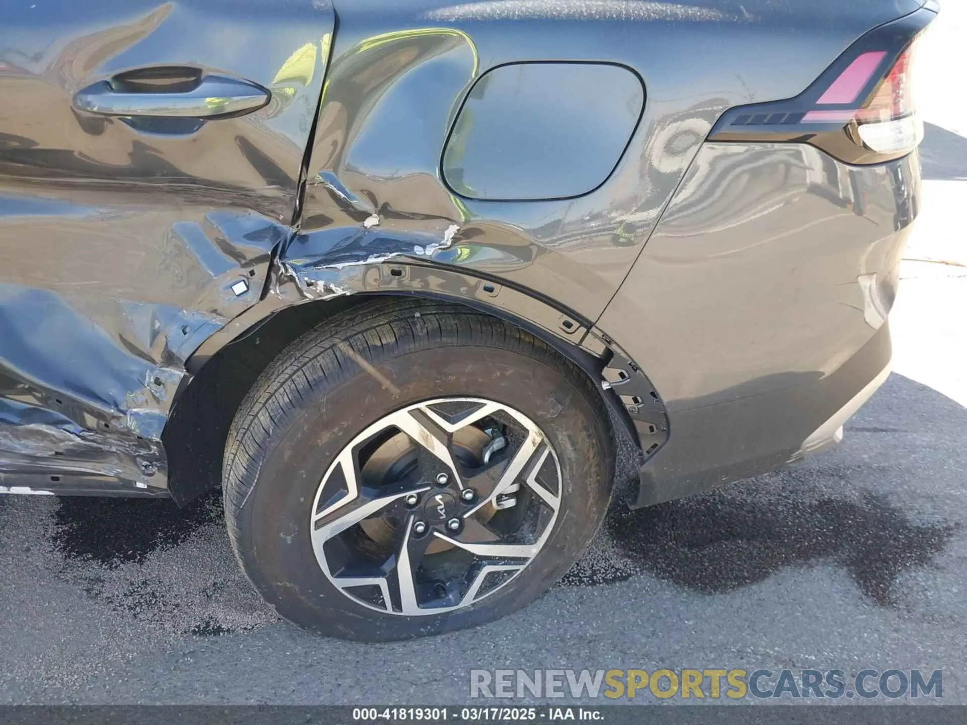 6 Photograph of a damaged car KNDPU3DF1S7352887 KIA SPORTAGE 2025