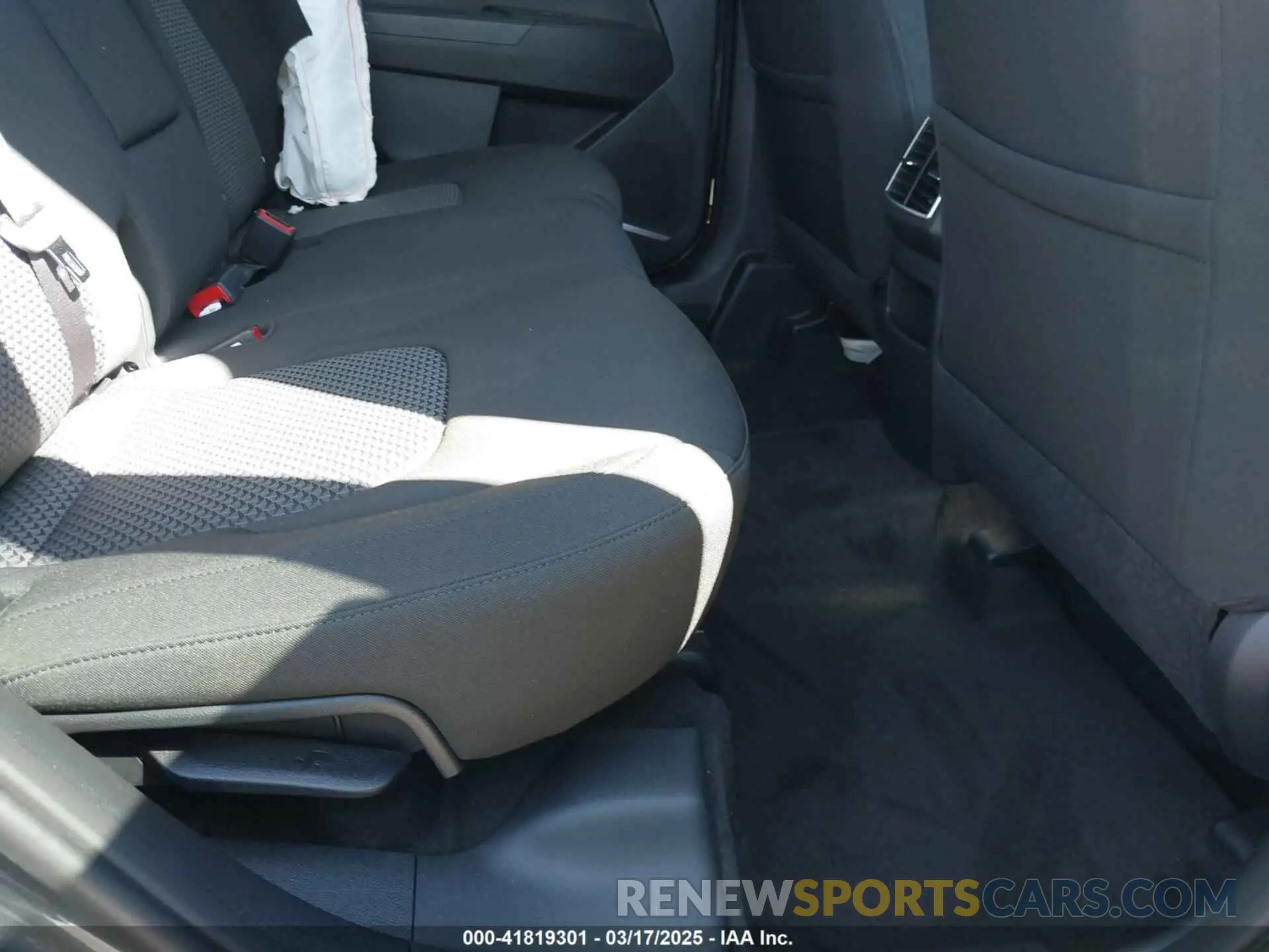 8 Photograph of a damaged car KNDPU3DF1S7352887 KIA SPORTAGE 2025