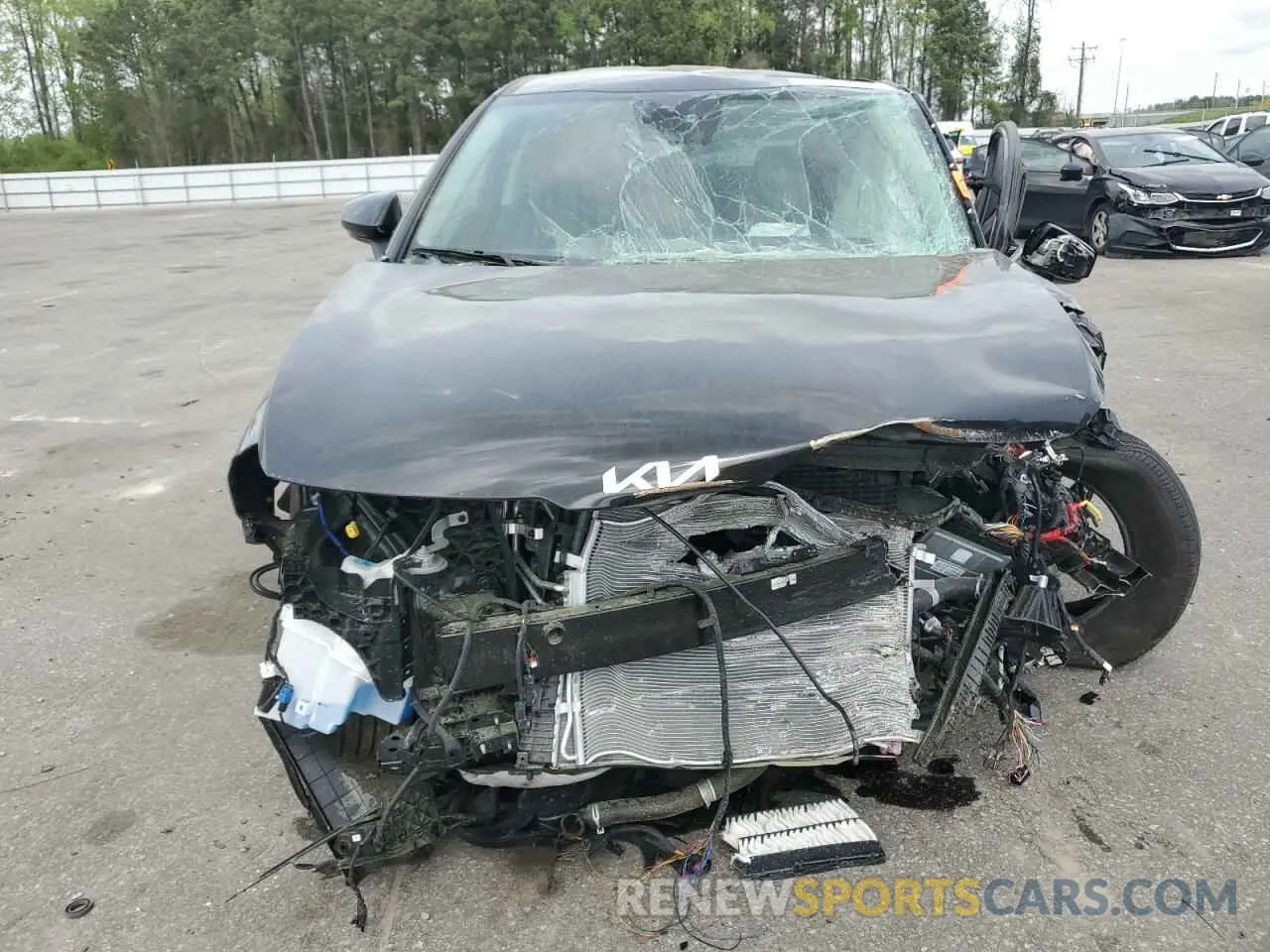 5 Photograph of a damaged car KNDPU3DF1S7386943 KIA SPORTAGE 2025