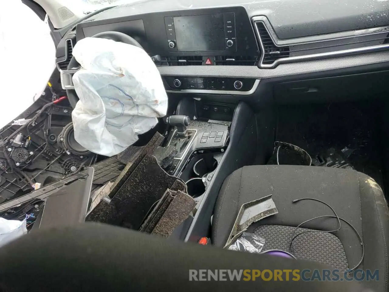 8 Photograph of a damaged car KNDPU3DF1S7386943 KIA SPORTAGE 2025
