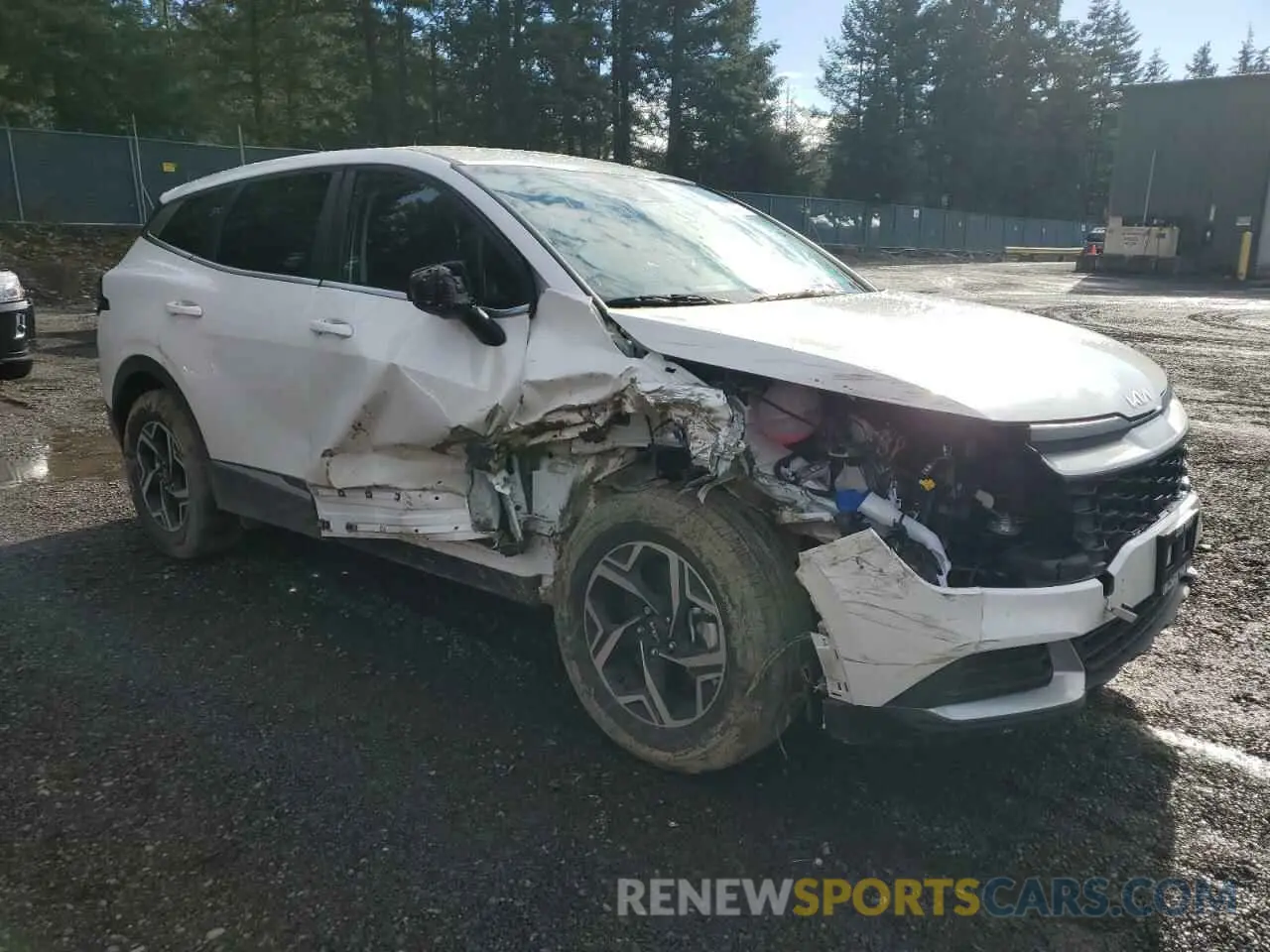 4 Photograph of a damaged car KNDPU3DF3S7350686 KIA SPORTAGE 2025