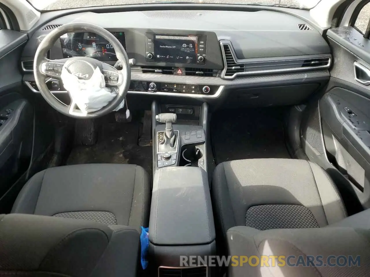 8 Photograph of a damaged car KNDPU3DF3S7350686 KIA SPORTAGE 2025